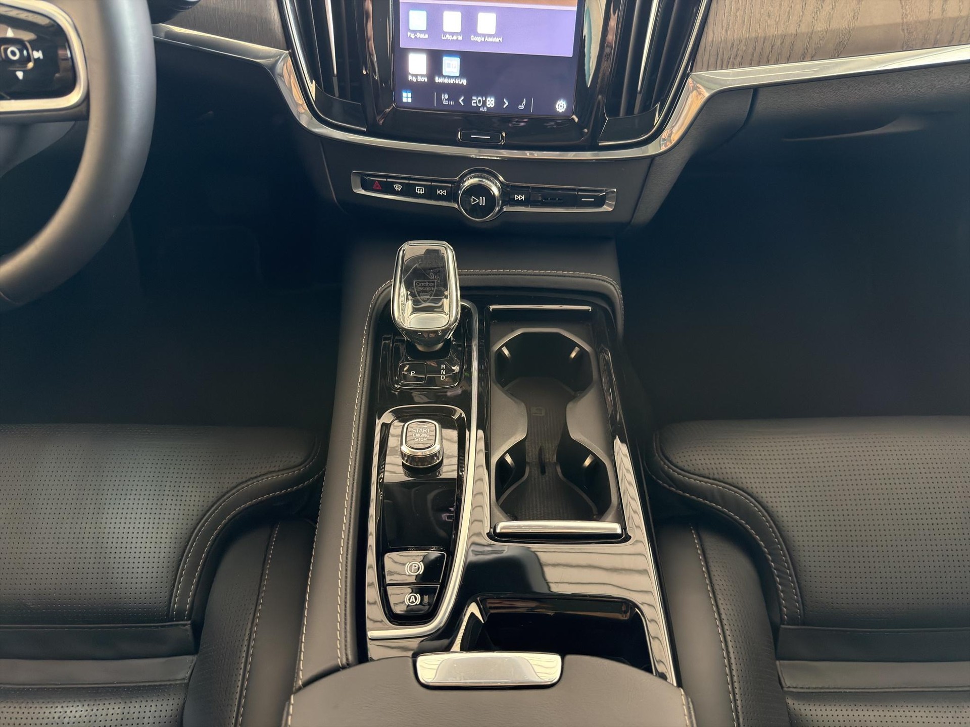 VOLVO V90 2.0 T8 TE Ultimate Dark eAWD-image-15