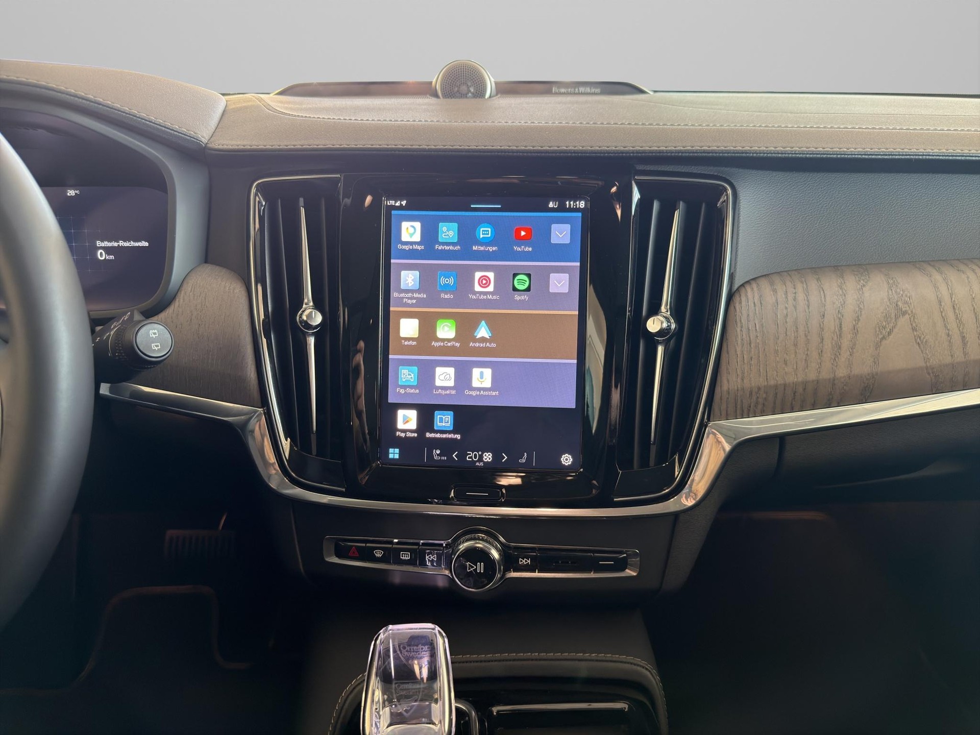 VOLVO V90 2.0 T8 TE Ultimate Dark eAWD-image-14
