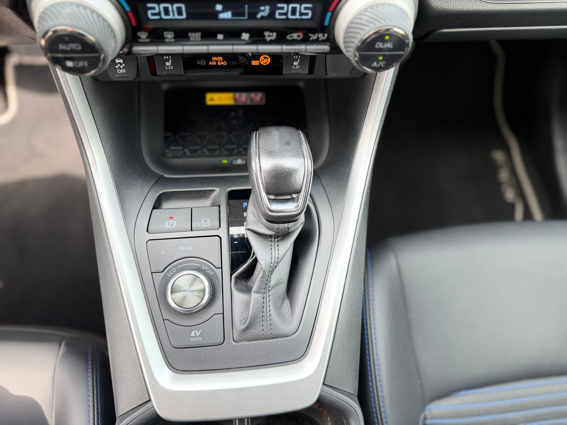 TOYOTA RAV-4 2.5 HSD Style e-CVT 4WD-image-17