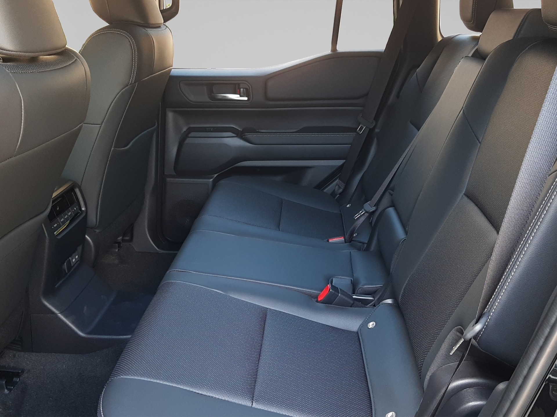 TOYOTA Land Cruiser 2.8 D 48V Style-image-12