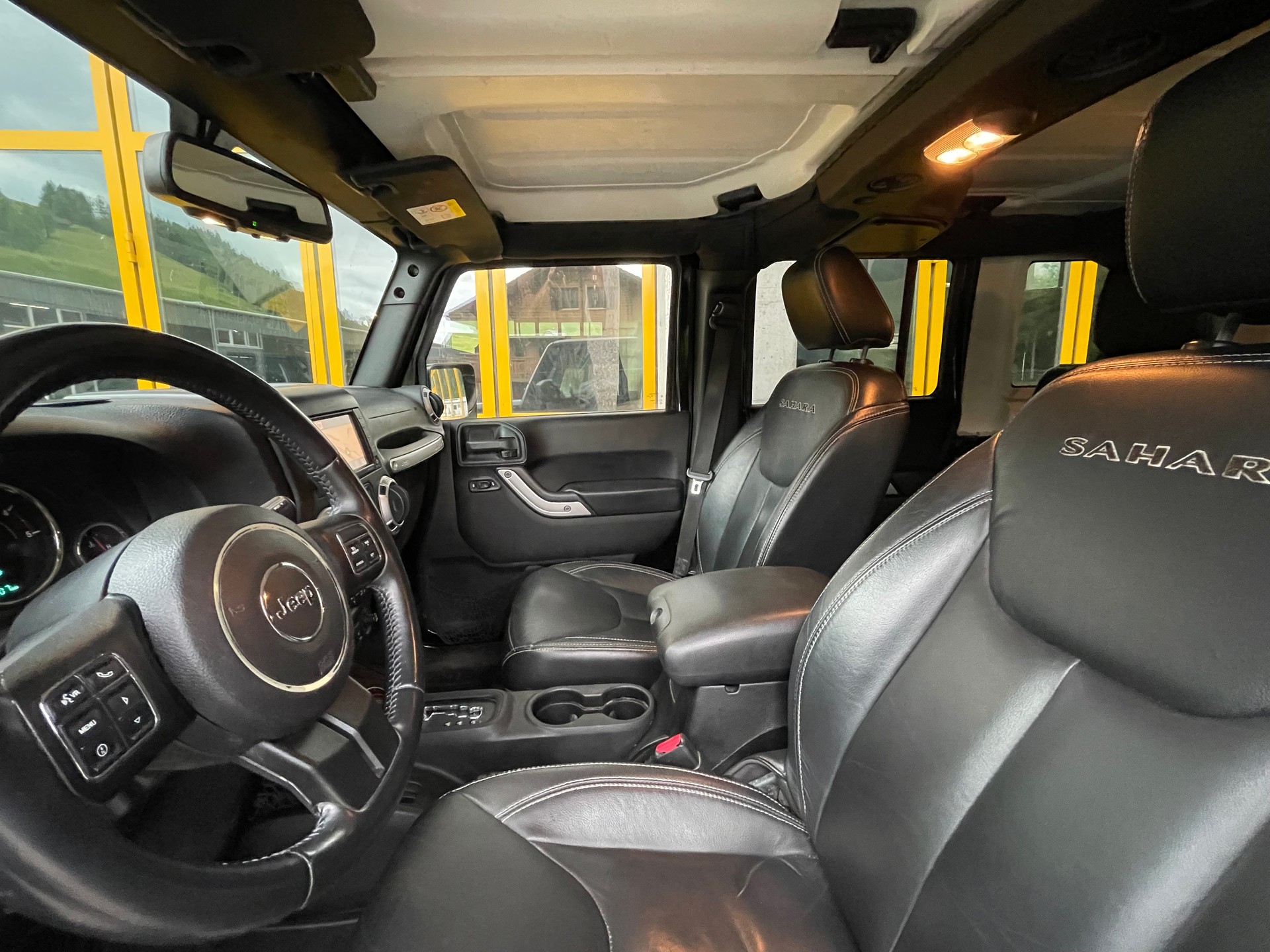 JEEP 2.8 CRD Sahara Automatic-image-12