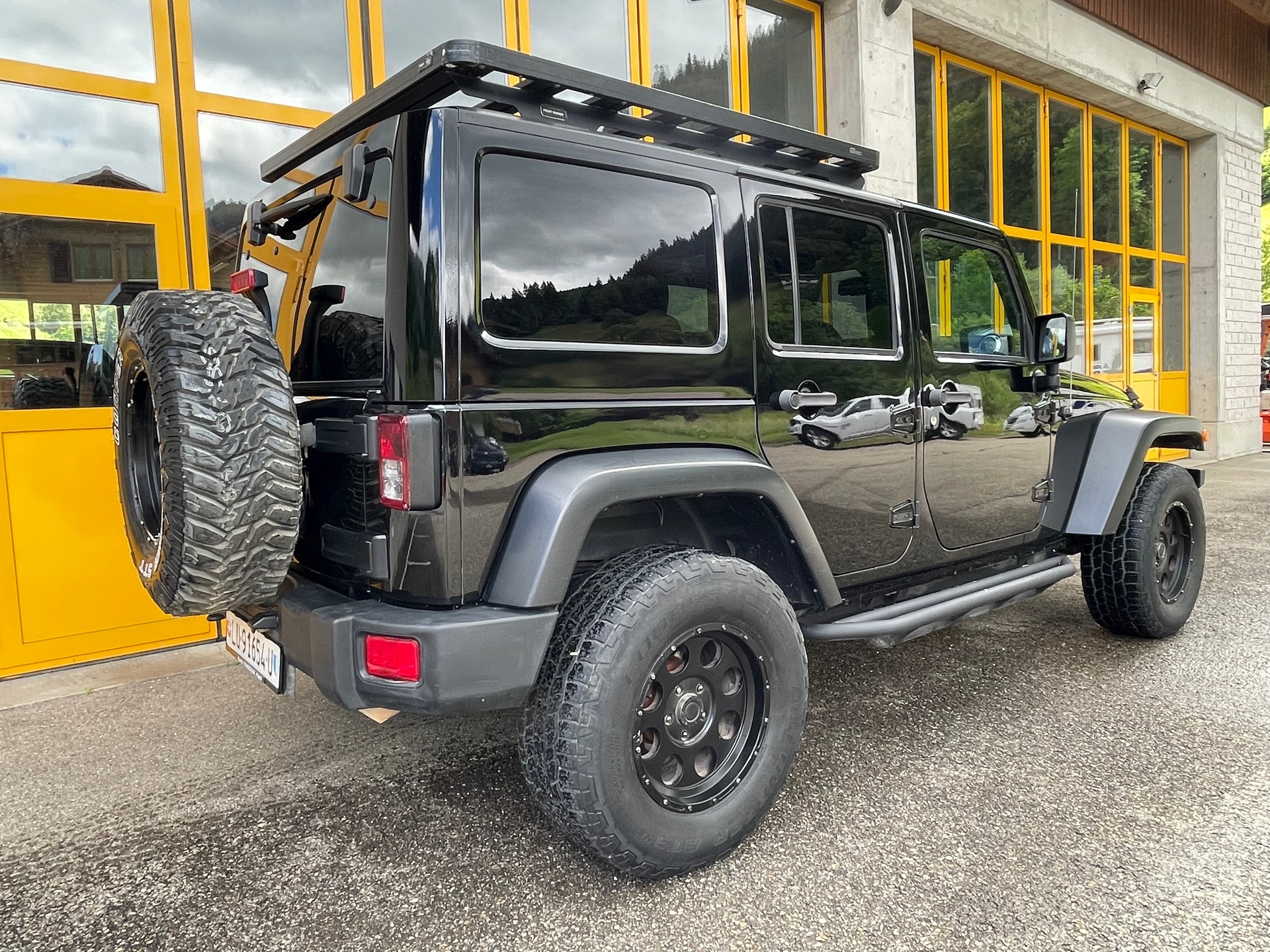 JEEP 2.8 CRD Sahara Automatic-image-6