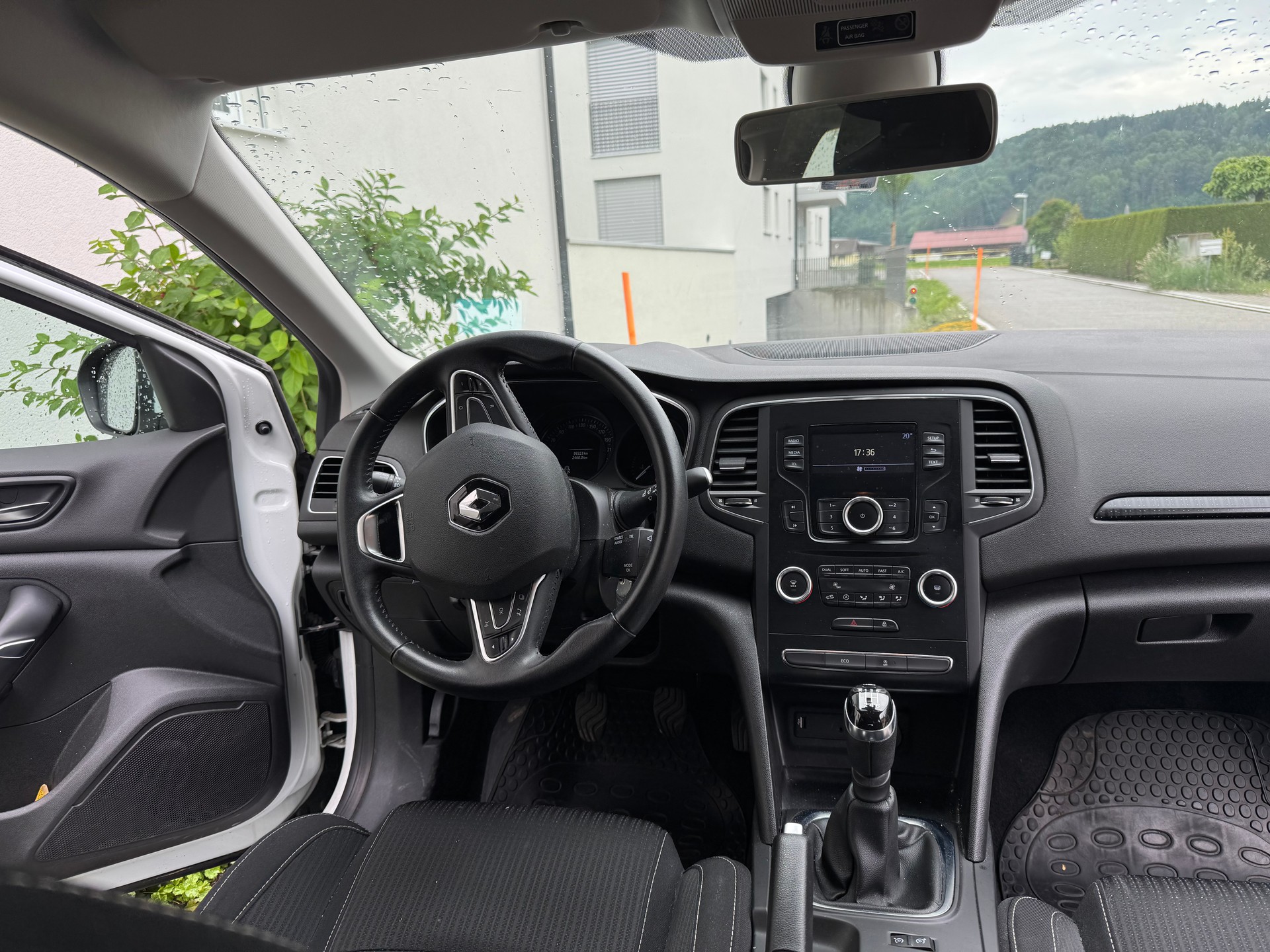 RENAULT 1.2 TCe Zen-image-1