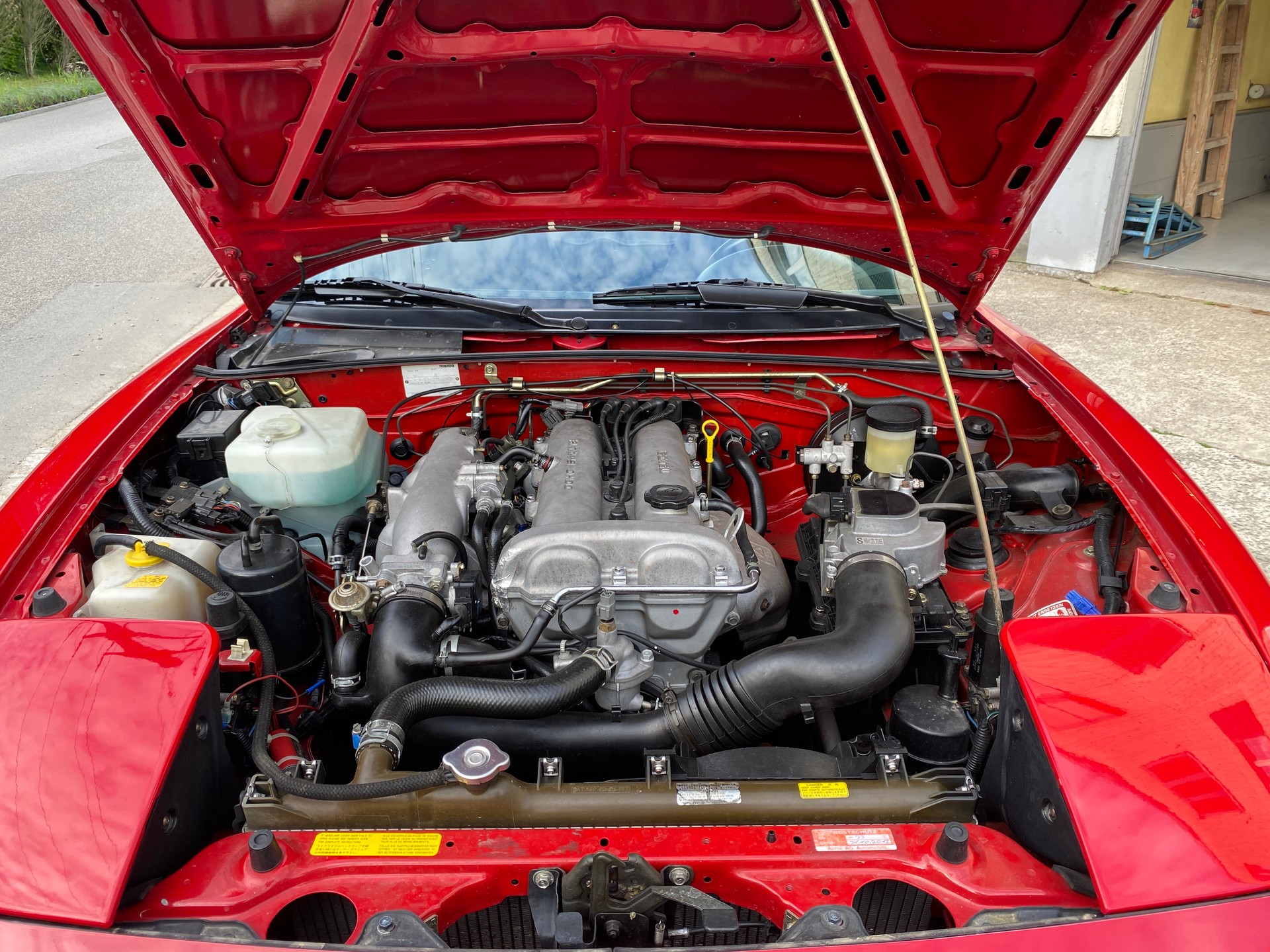 MAZDA MX-5 1.6i-16-image-9