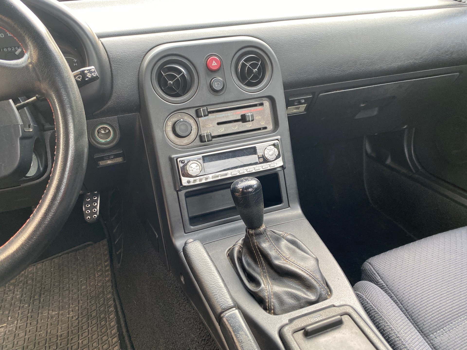 MAZDA MX-5 1.6i-16-image-8