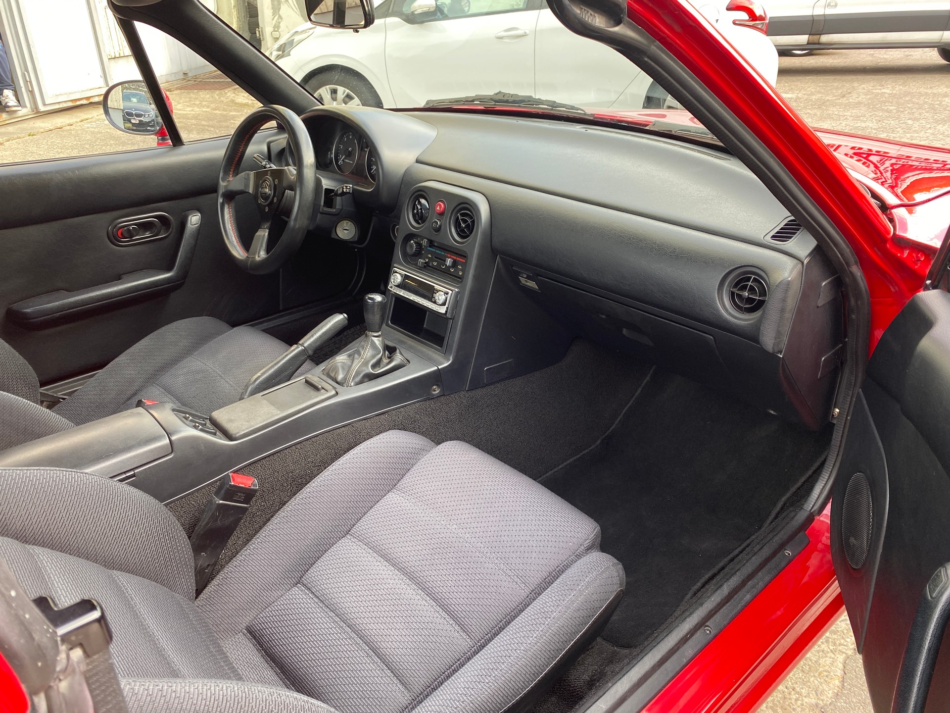 MAZDA MX-5 1.6i-16-image-7