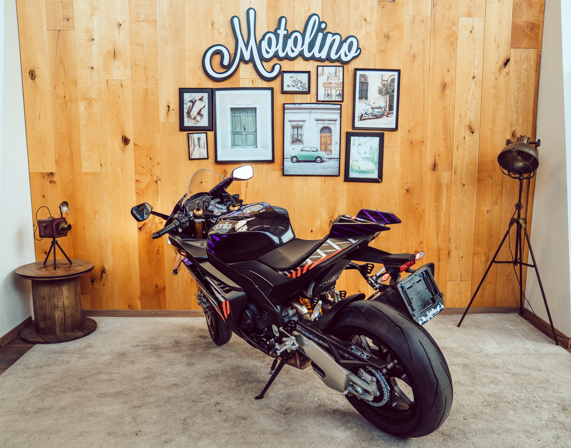 APRILIA RSV4 1100 E5+ Factory-showroom-element-3