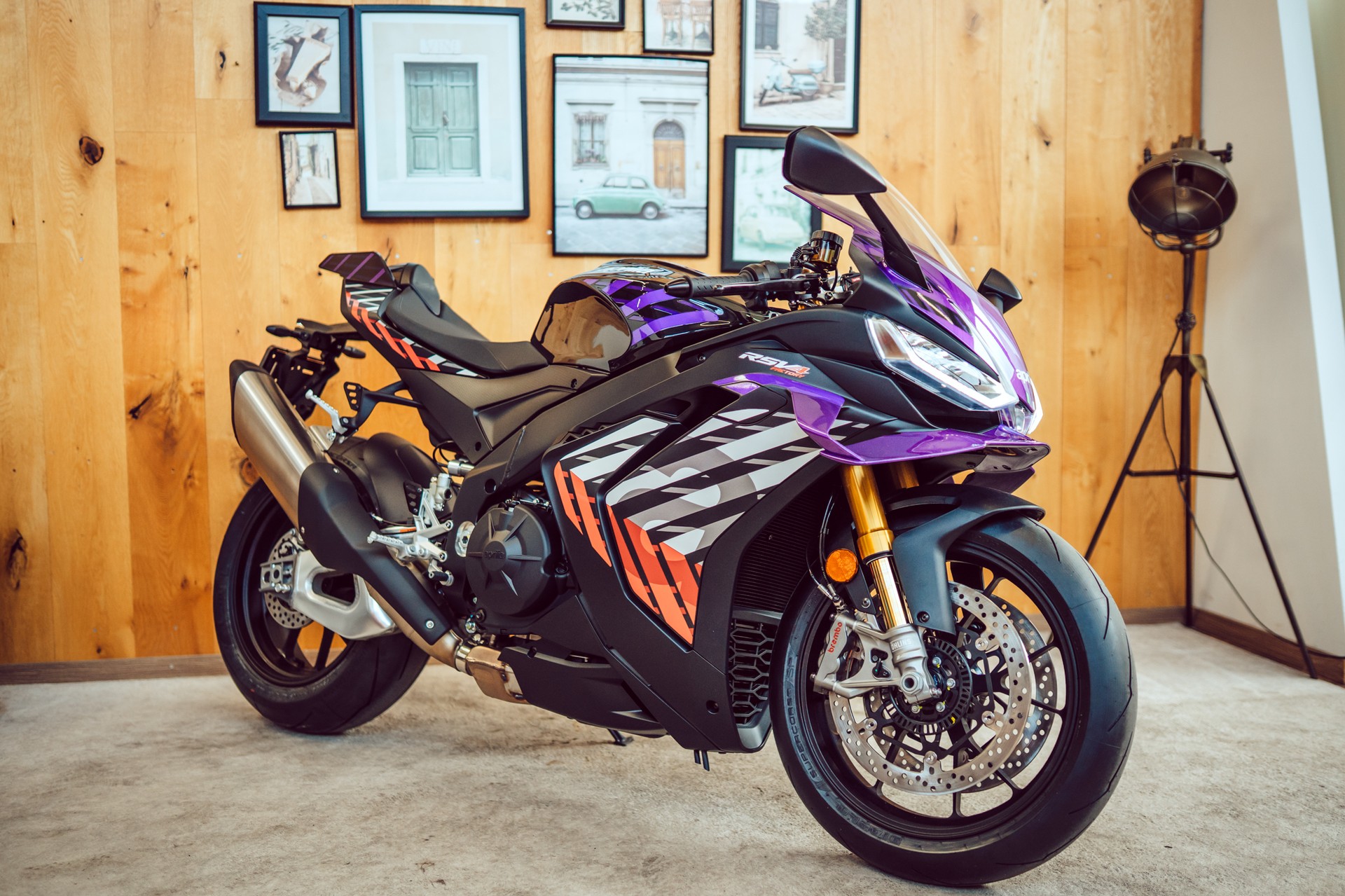 APRILIA RSV4 1100 E5+ Factory-showroom-element-2