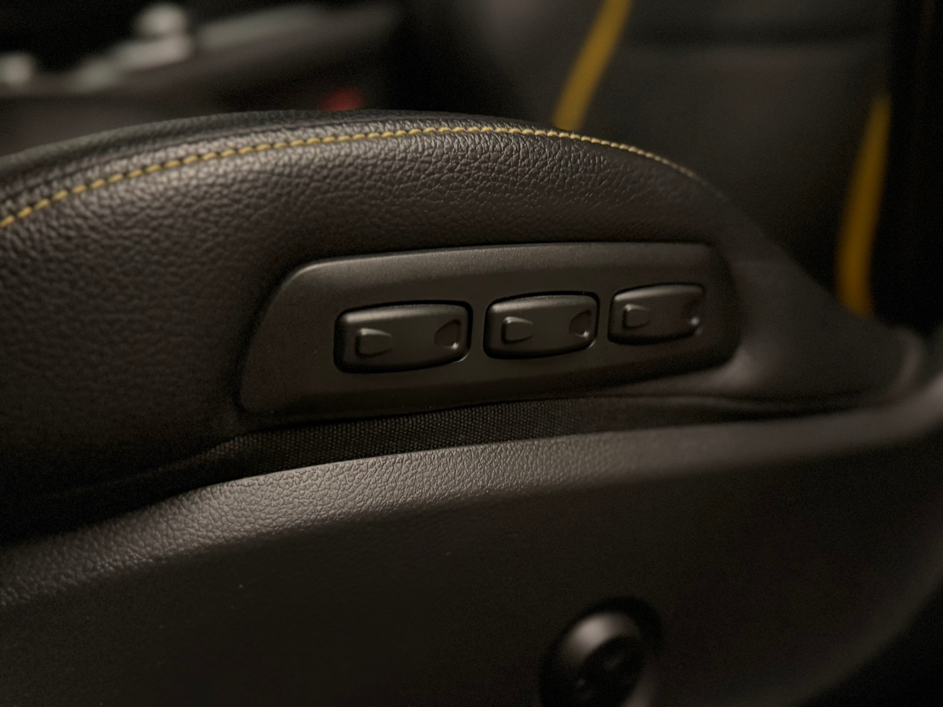 MERCEDES-BENZ A 45 AMG Yellow Night Edition 4Matic 7G-DCT-image-20
