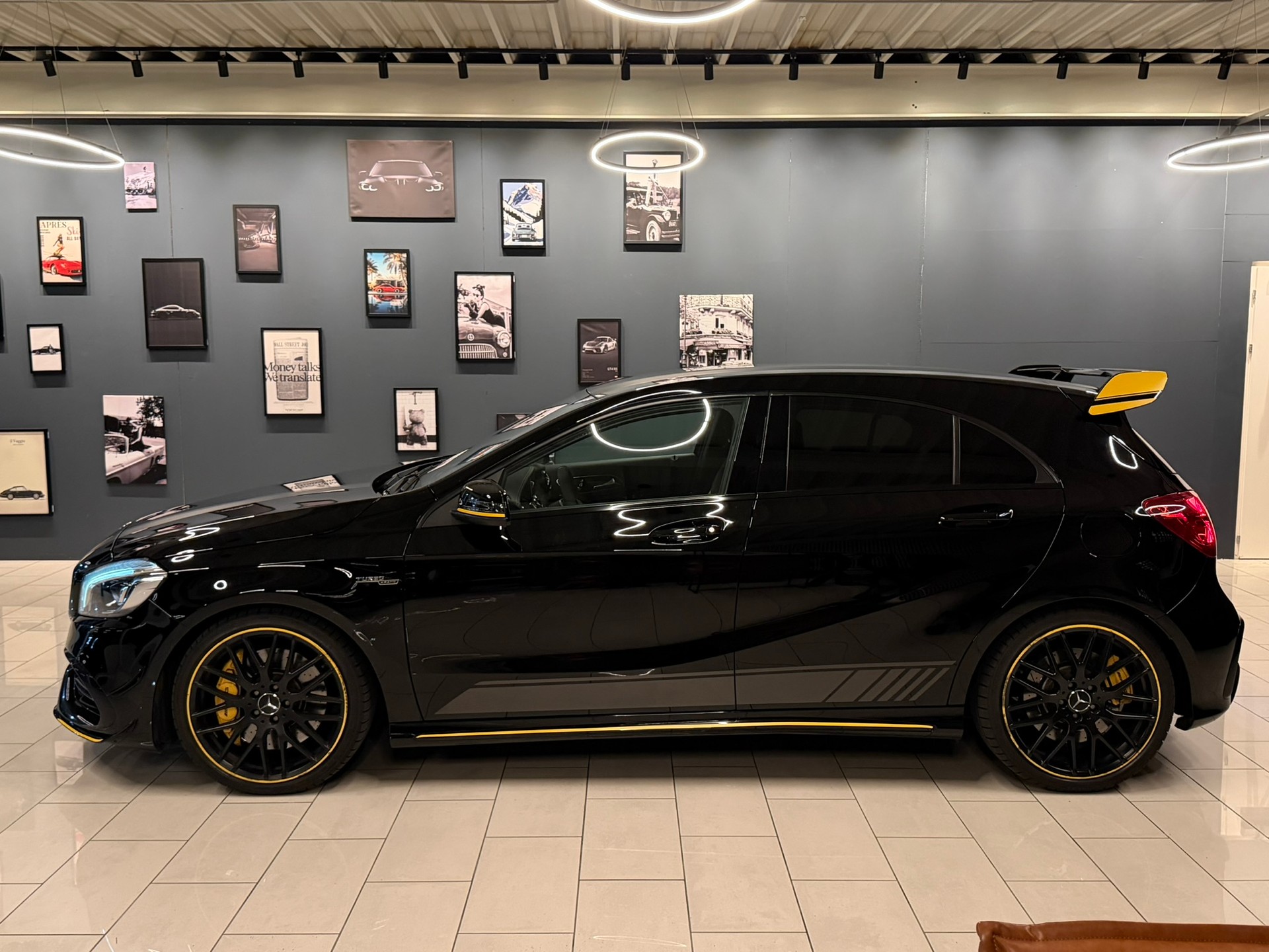 MERCEDES-BENZ A 45 AMG Yellow Night Edition 4Matic 7G-DCT-image-3