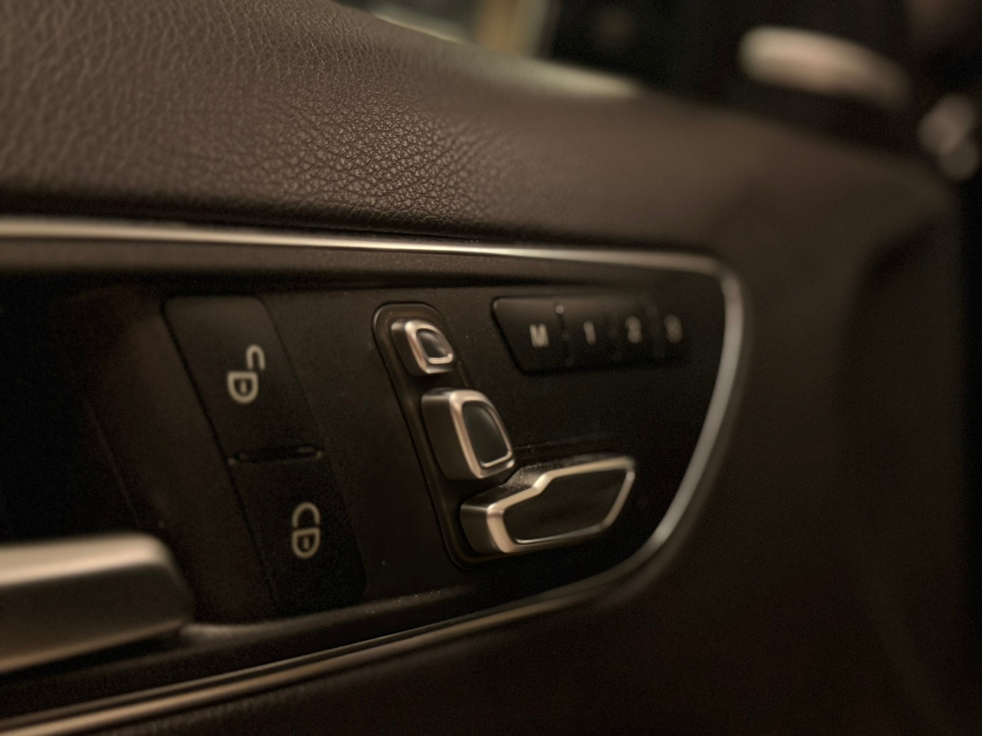 MERCEDES-BENZ A 45 AMG Yellow Night Edition 4Matic 7G-DCT-image-19