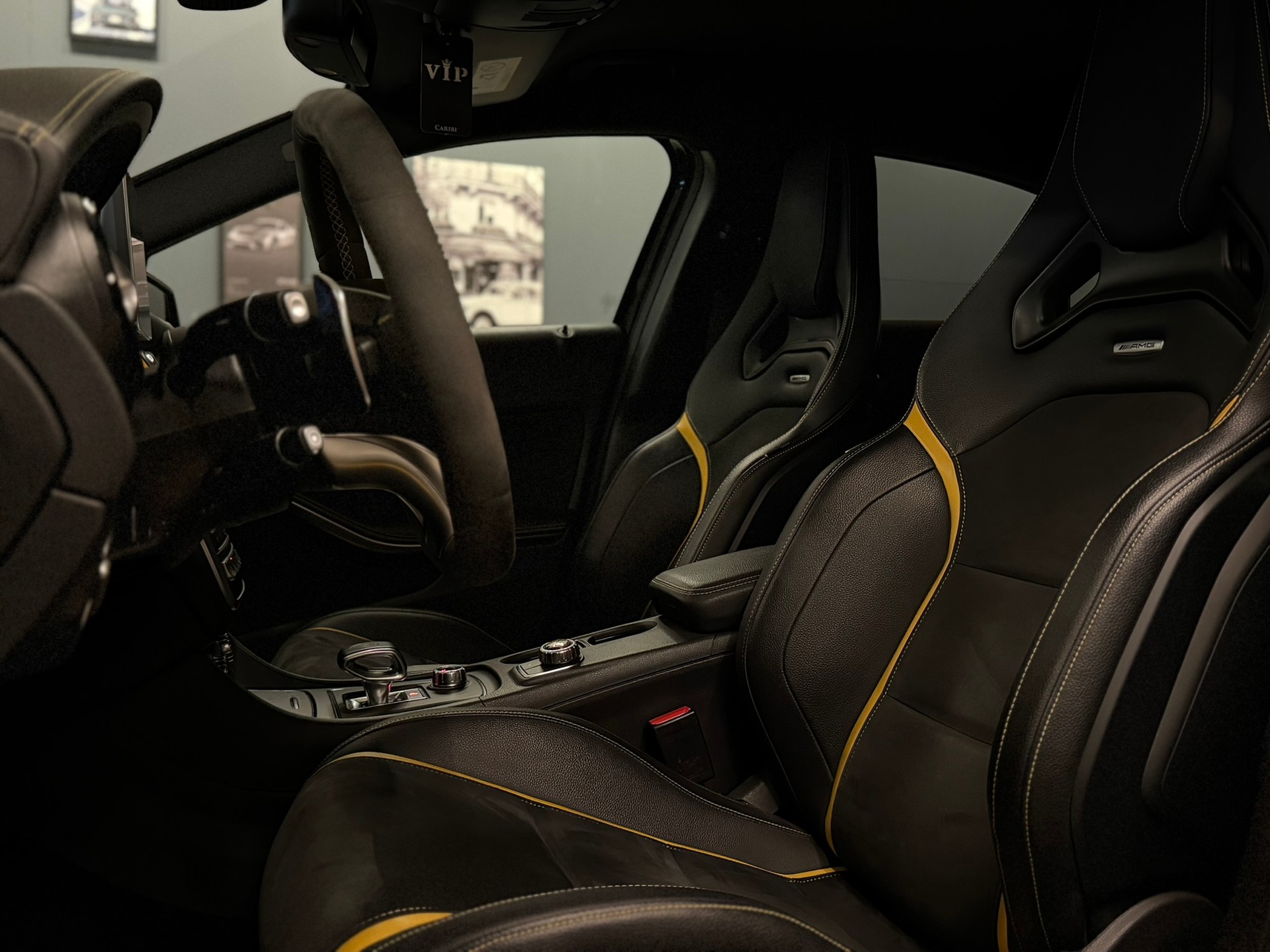 MERCEDES-BENZ A 45 AMG Yellow Night Edition 4Matic 7G-DCT-image-12