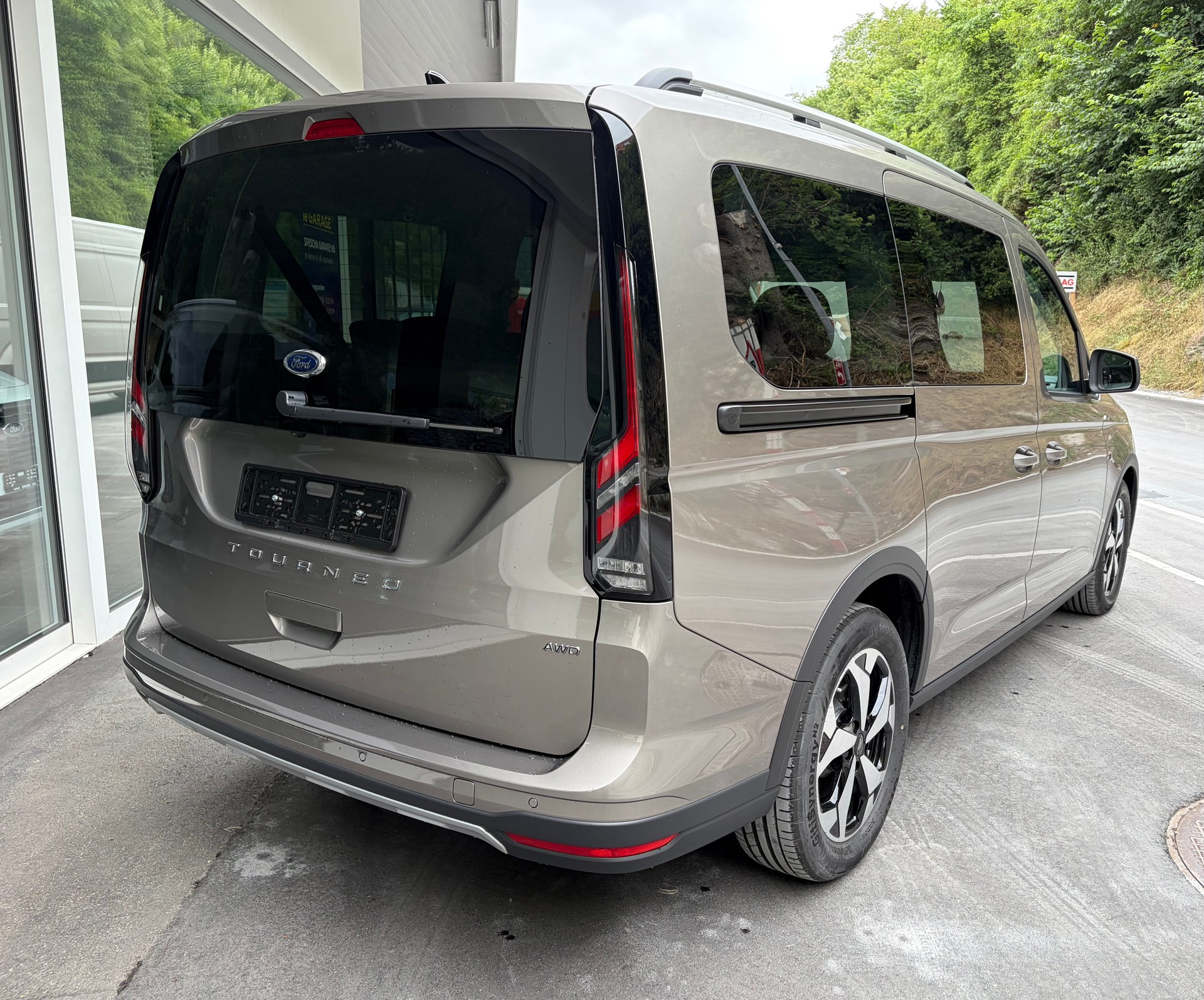 FORD Grand Tourneo Connect 2.0 EcoBlue AWD Active-image-2
