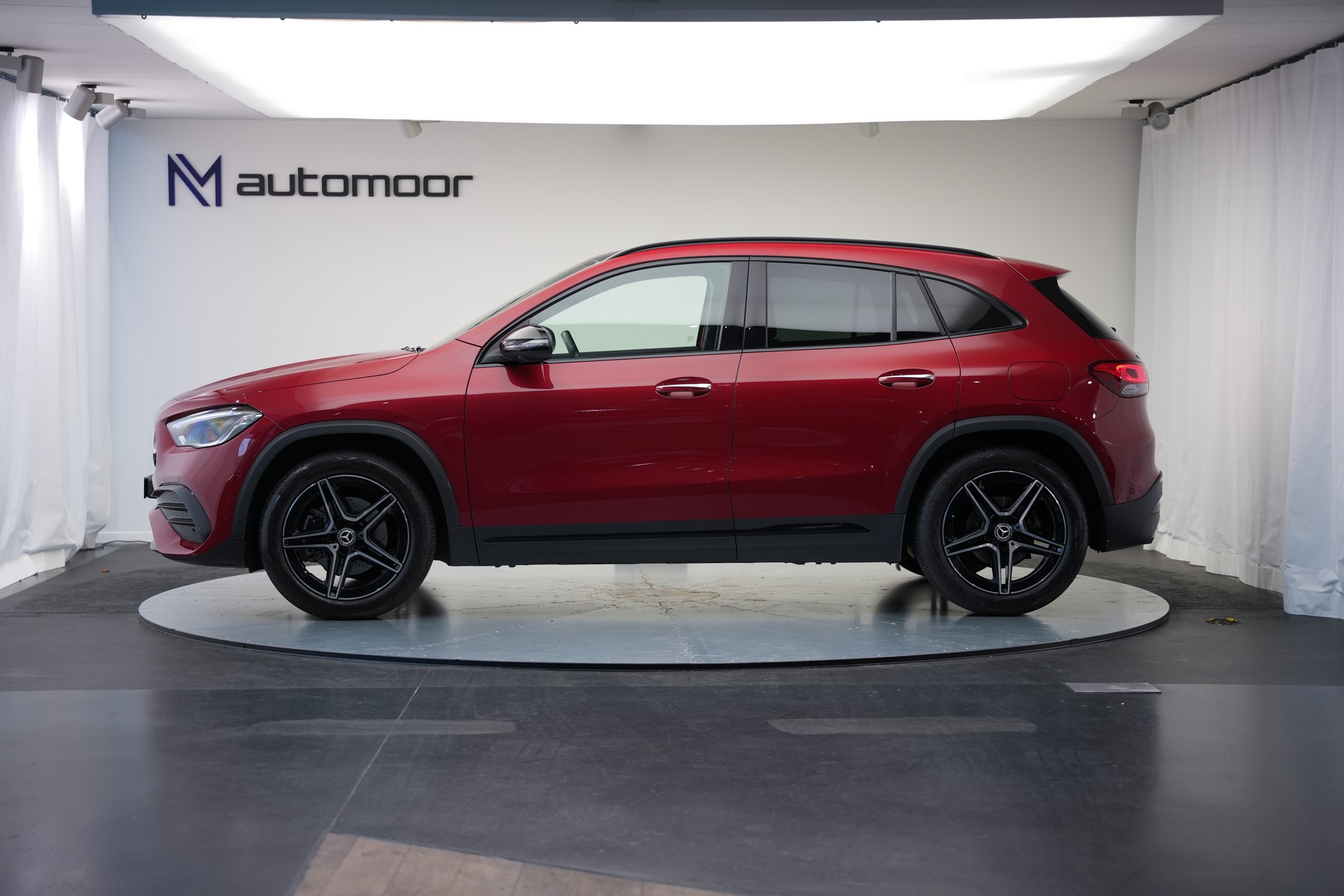 MERCEDES-BENZ GLA 200 AMG Line 7G-DCT *CH-Fahrzeug* *Panorama*-image-8