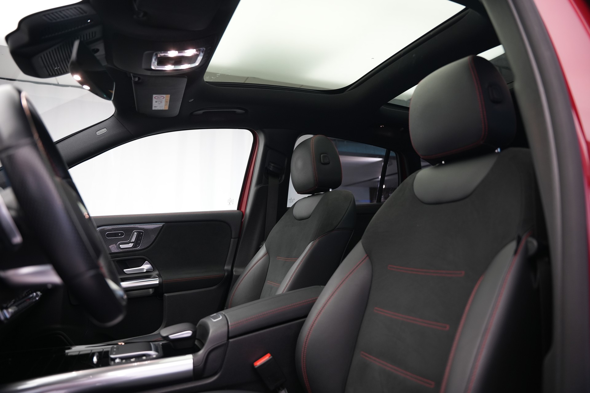 MERCEDES-BENZ GLA 200 AMG Line 7G-DCT *CH-Fahrzeug* *Panorama*-image-13