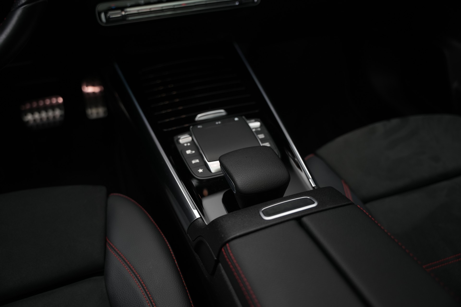 MERCEDES-BENZ GLA 200 AMG Line 7G-DCT *CH-Fahrzeug* *Panorama*-image-17