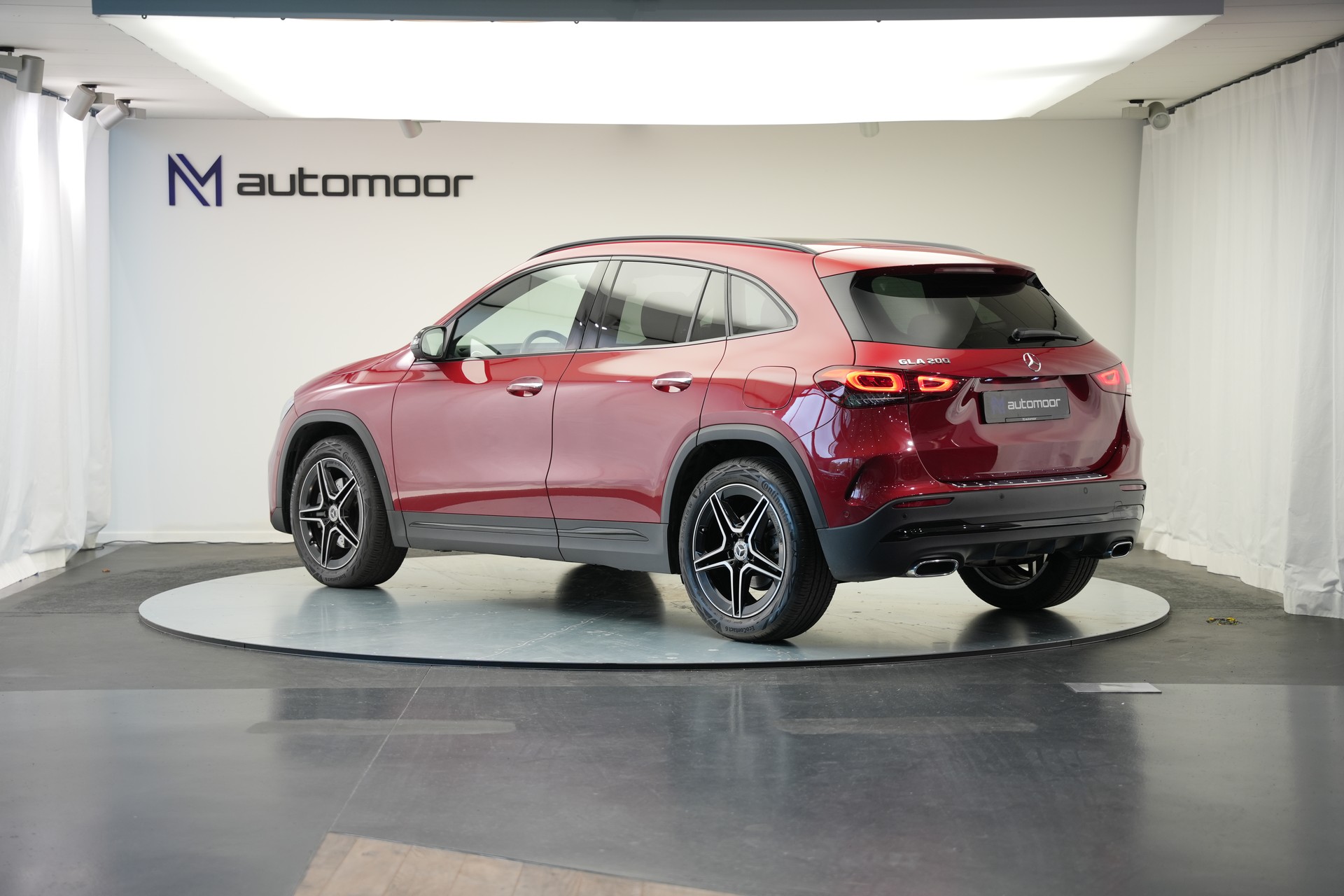 MERCEDES-BENZ GLA 200 AMG Line 7G-DCT *CH-Fahrzeug* *Panorama*-image-6
