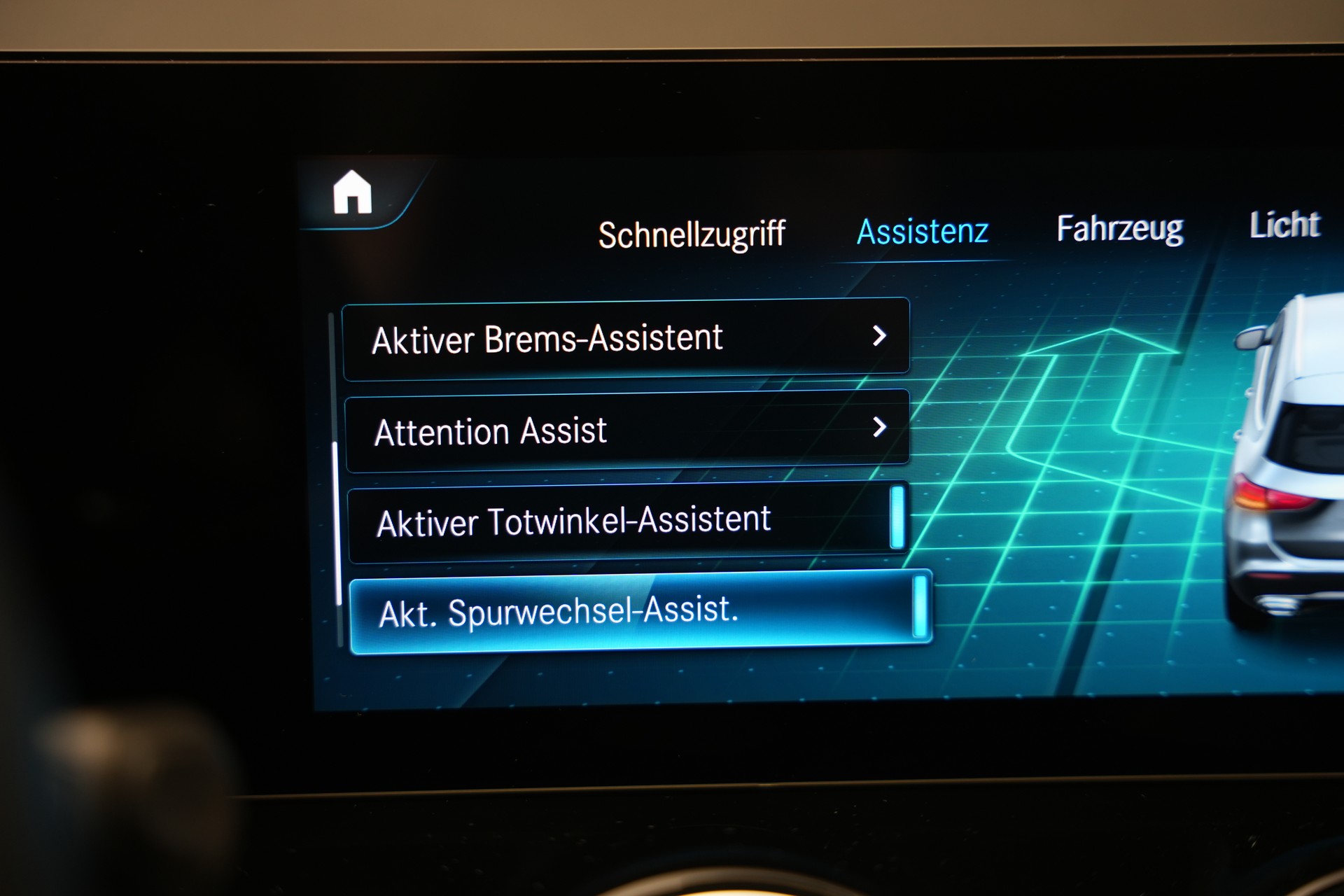 MERCEDES-BENZ GLA 200 AMG Line 7G-DCT *CH-Fahrzeug* *Panorama*-image-29