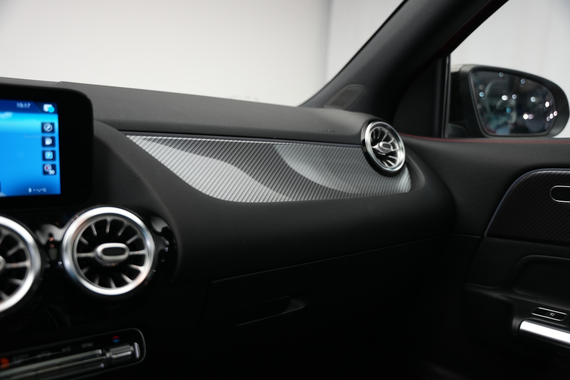 MERCEDES-BENZ GLA 200 AMG Line 7G-DCT *CH-Fahrzeug* *Panorama*-image-16