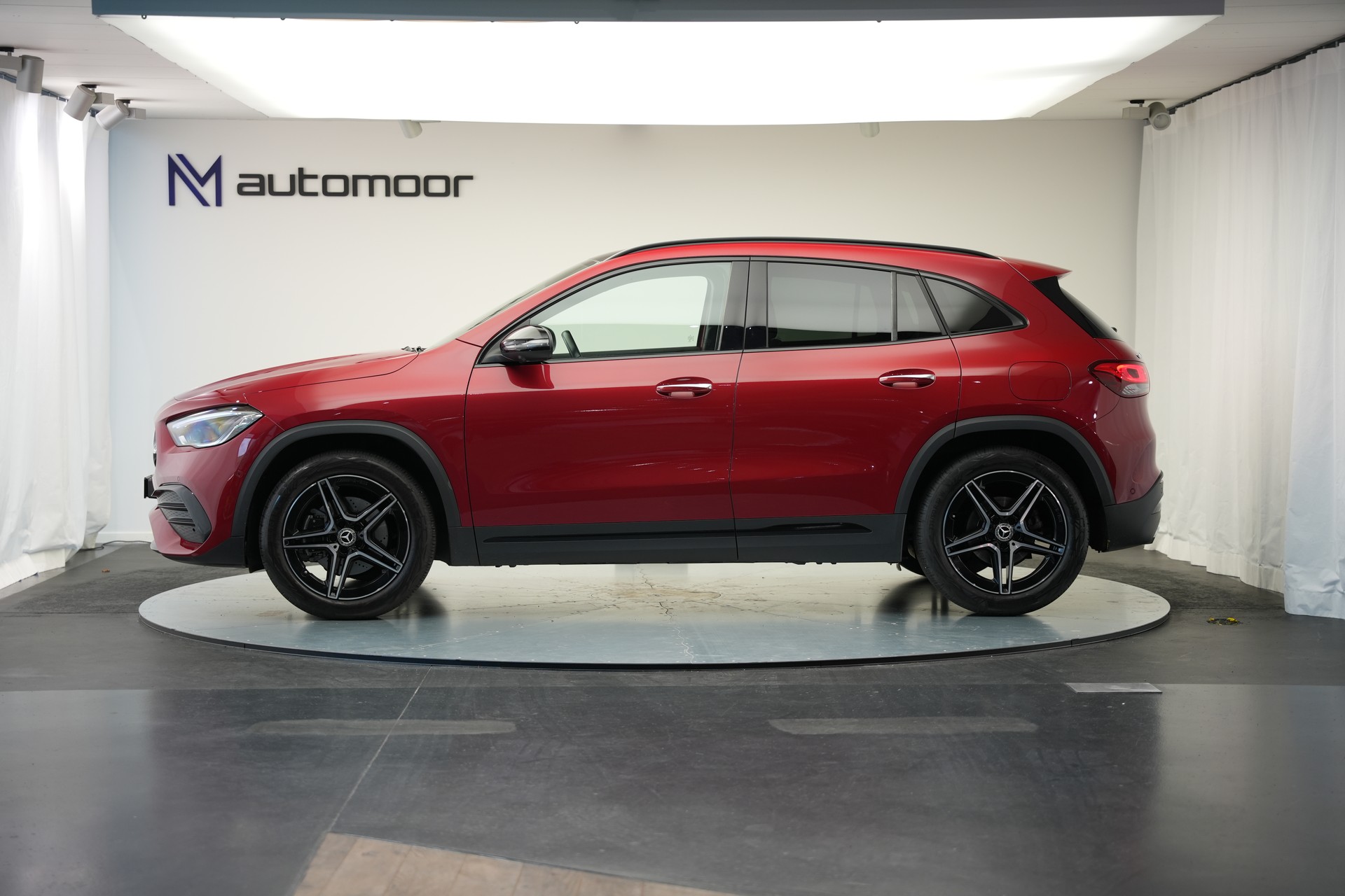 MERCEDES-BENZ GLA 200 AMG Line 7G-DCT *CH-Fahrzeug* *Panorama*-image-7