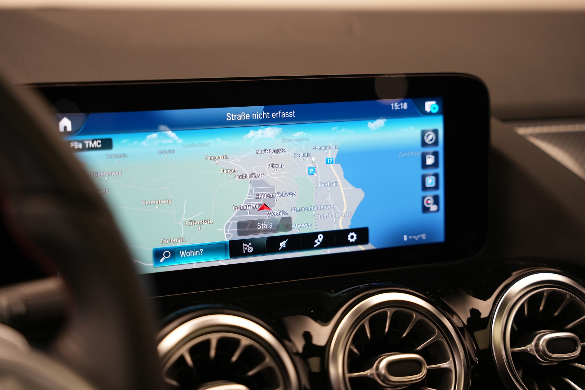 MERCEDES-BENZ GLA 200 AMG Line 7G-DCT *CH-Fahrzeug* *Panorama*-image-26