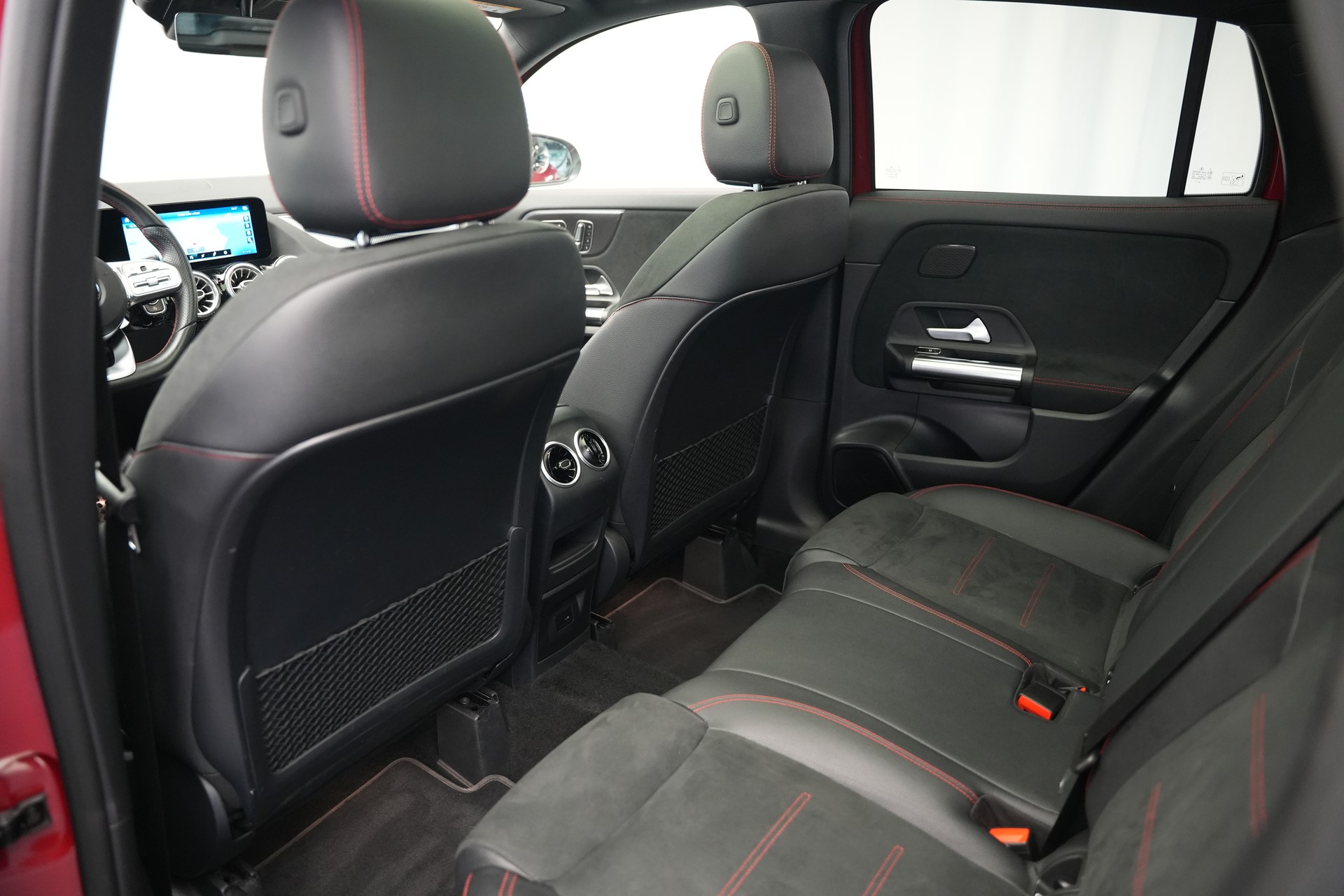 MERCEDES-BENZ GLA 200 AMG Line 7G-DCT *CH-Fahrzeug* *Panorama*-image-15