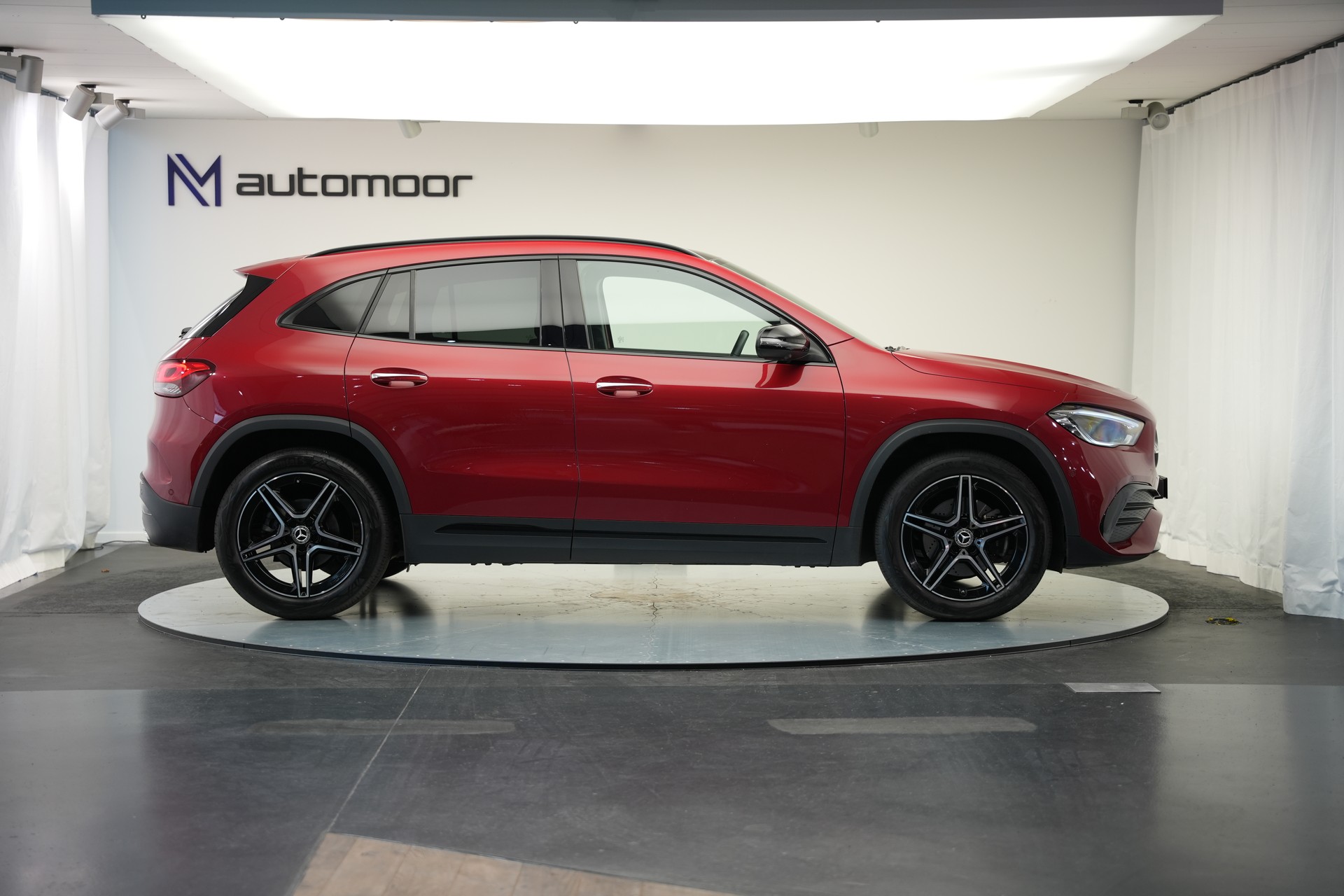 MERCEDES-BENZ GLA 200 AMG Line 7G-DCT *CH-Fahrzeug* *Panorama*-image-3