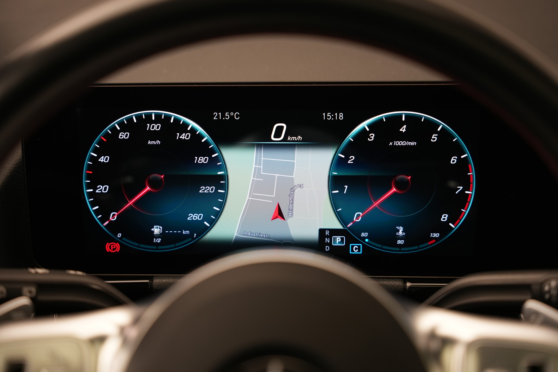 MERCEDES-BENZ GLA 200 AMG Line 7G-DCT *CH-Fahrzeug* *Panorama*-image-25