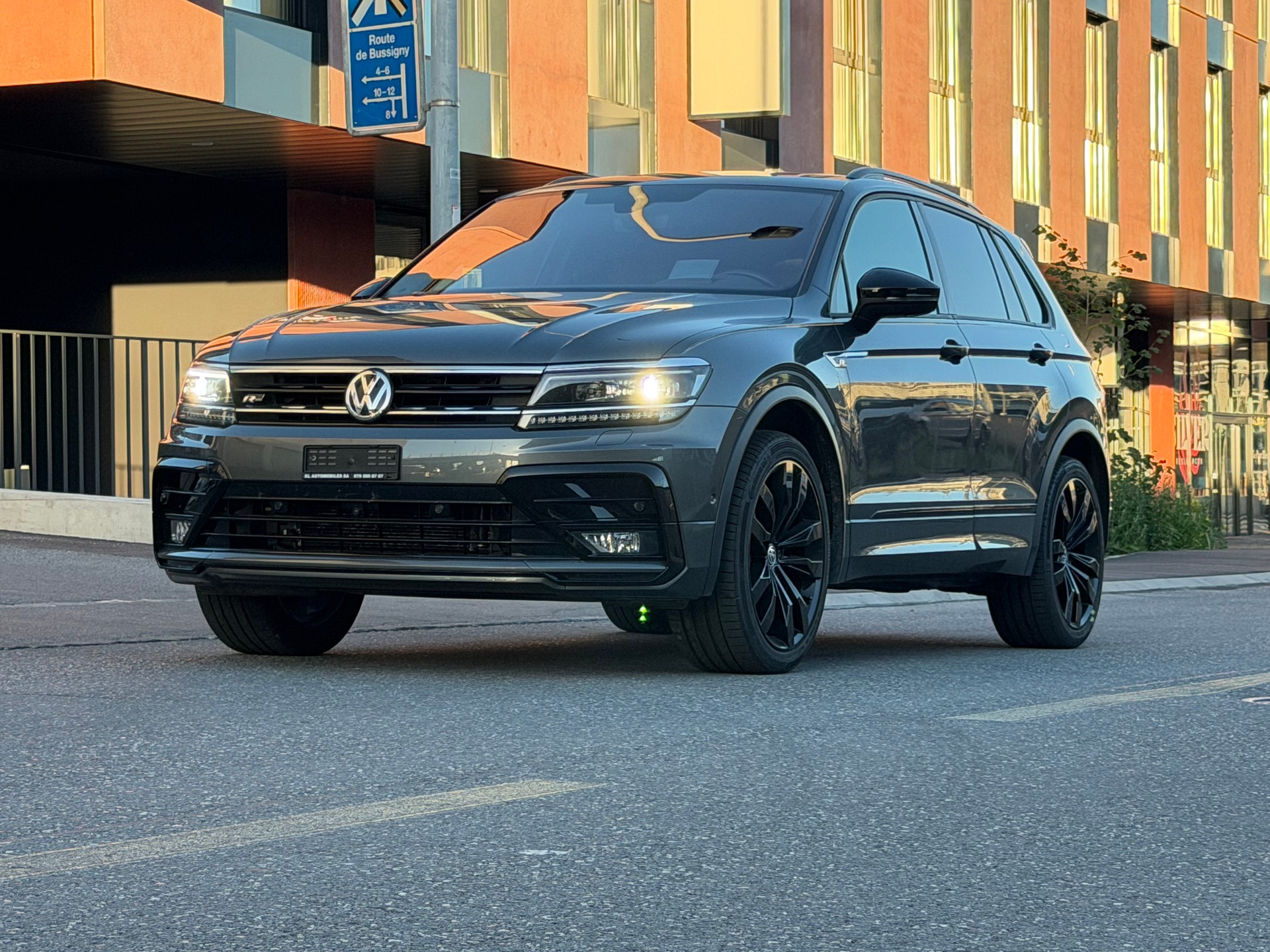 VW Tiguan 2.0 TDI SCR Highline 4Motion DSG-image-1