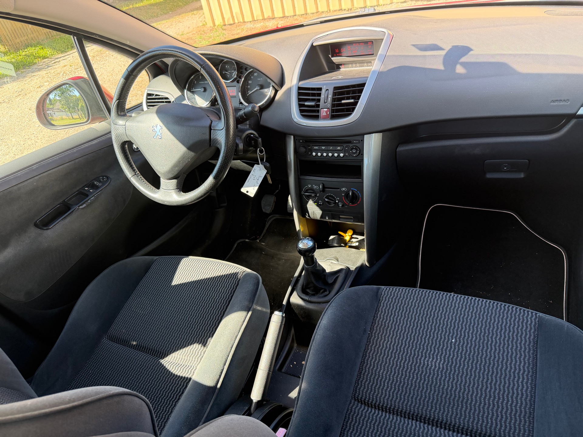 PEUGEOT 207 1.6 16V XS Premium-image-7