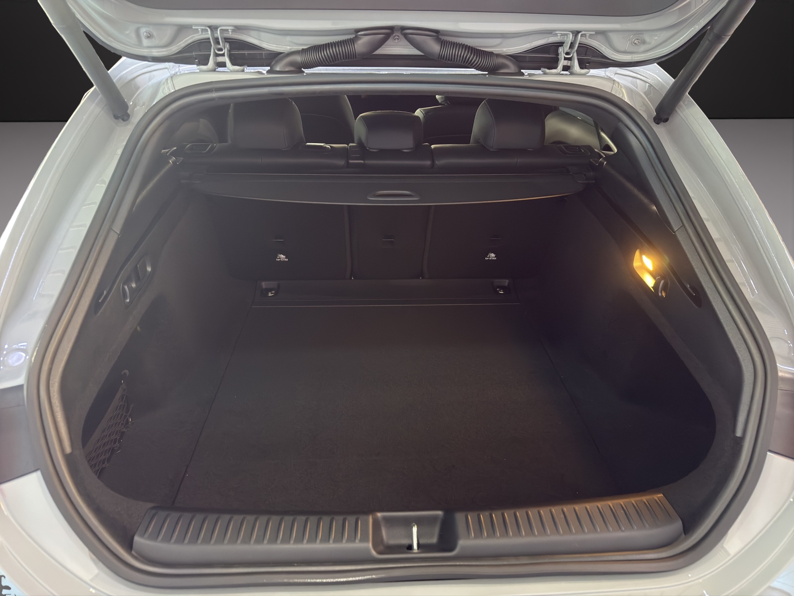 MERCEDES-BENZ CLA 220 4MATIC Shooting Brake-image-8