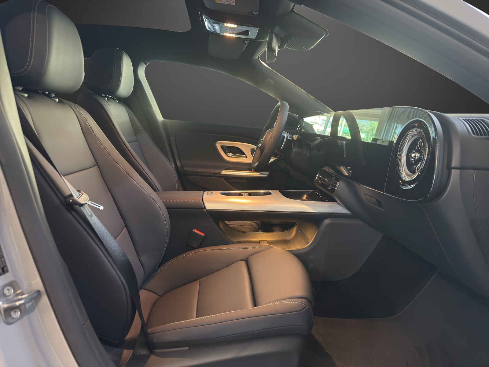 MERCEDES-BENZ CLA 220 4MATIC Shooting Brake-image-11