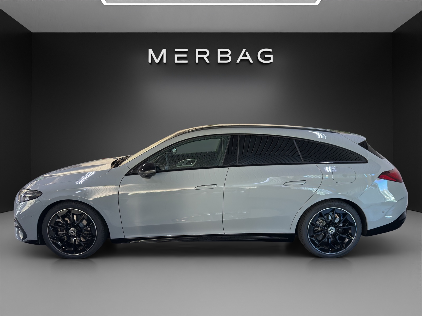 MERCEDES-BENZ CLA 220 4MATIC Shooting Brake-image-1