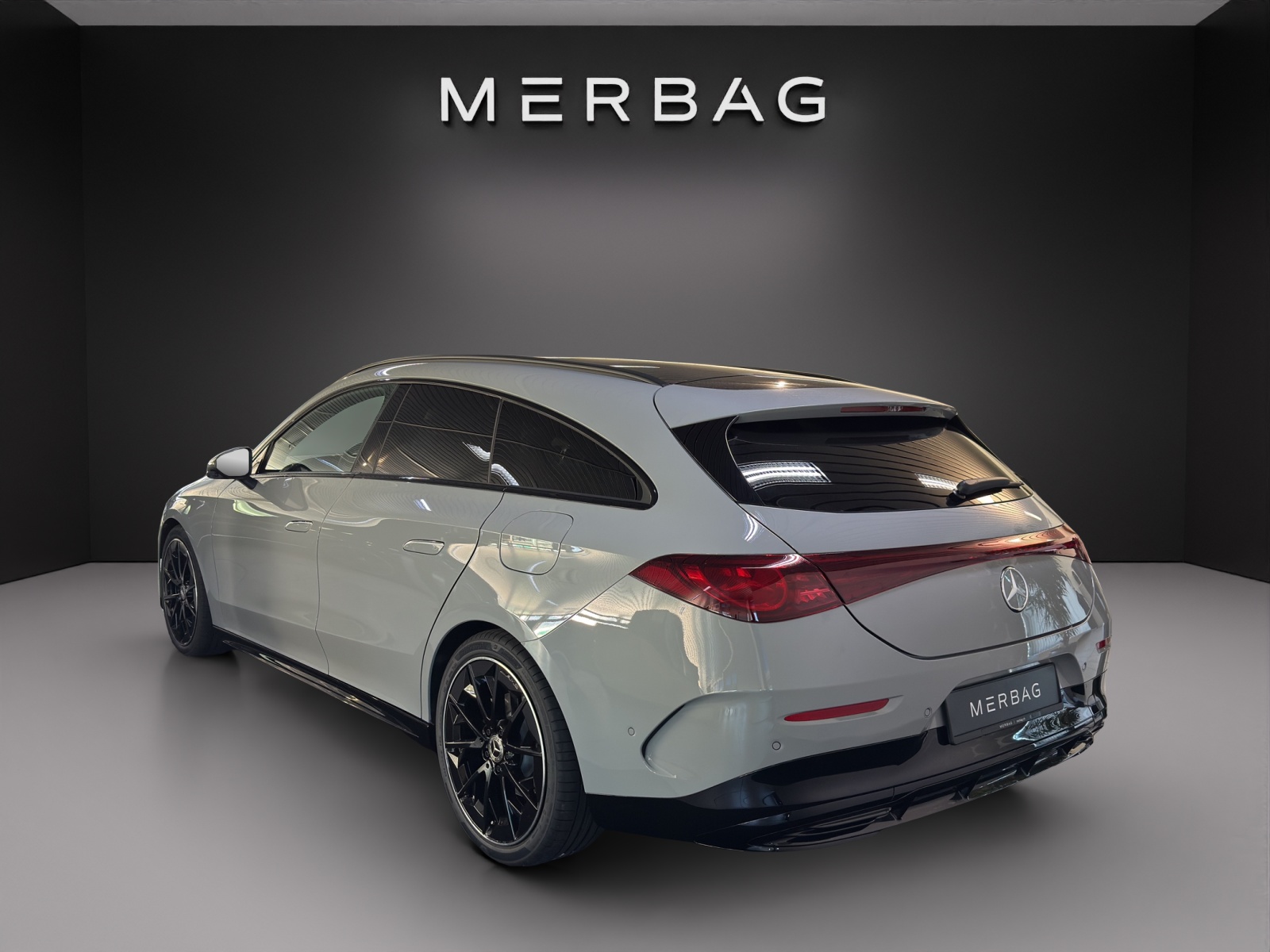 MERCEDES-BENZ CLA 220 4MATIC Shooting Brake-image-2