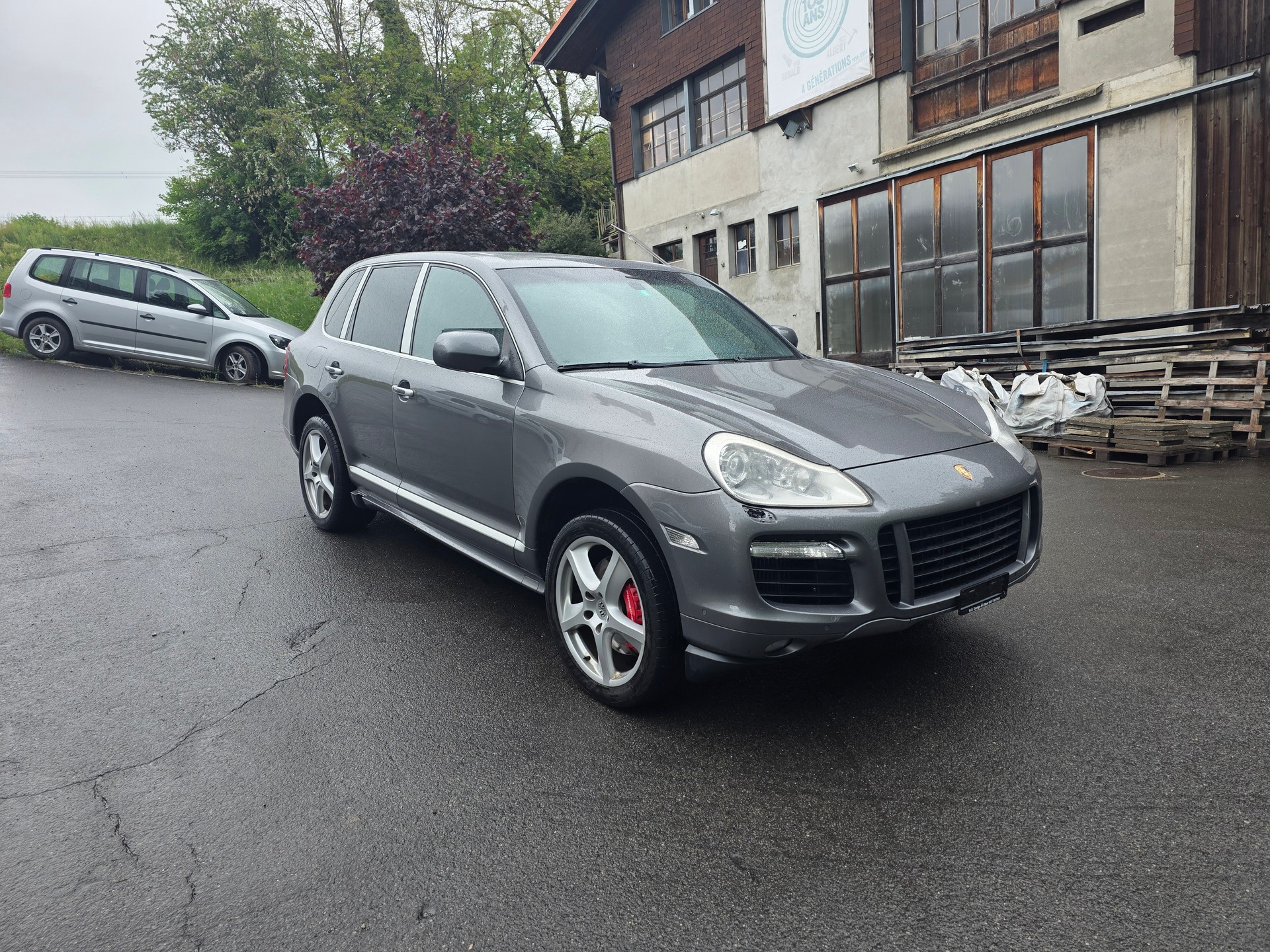 PORSCHE Cayenne Turbo-image-2