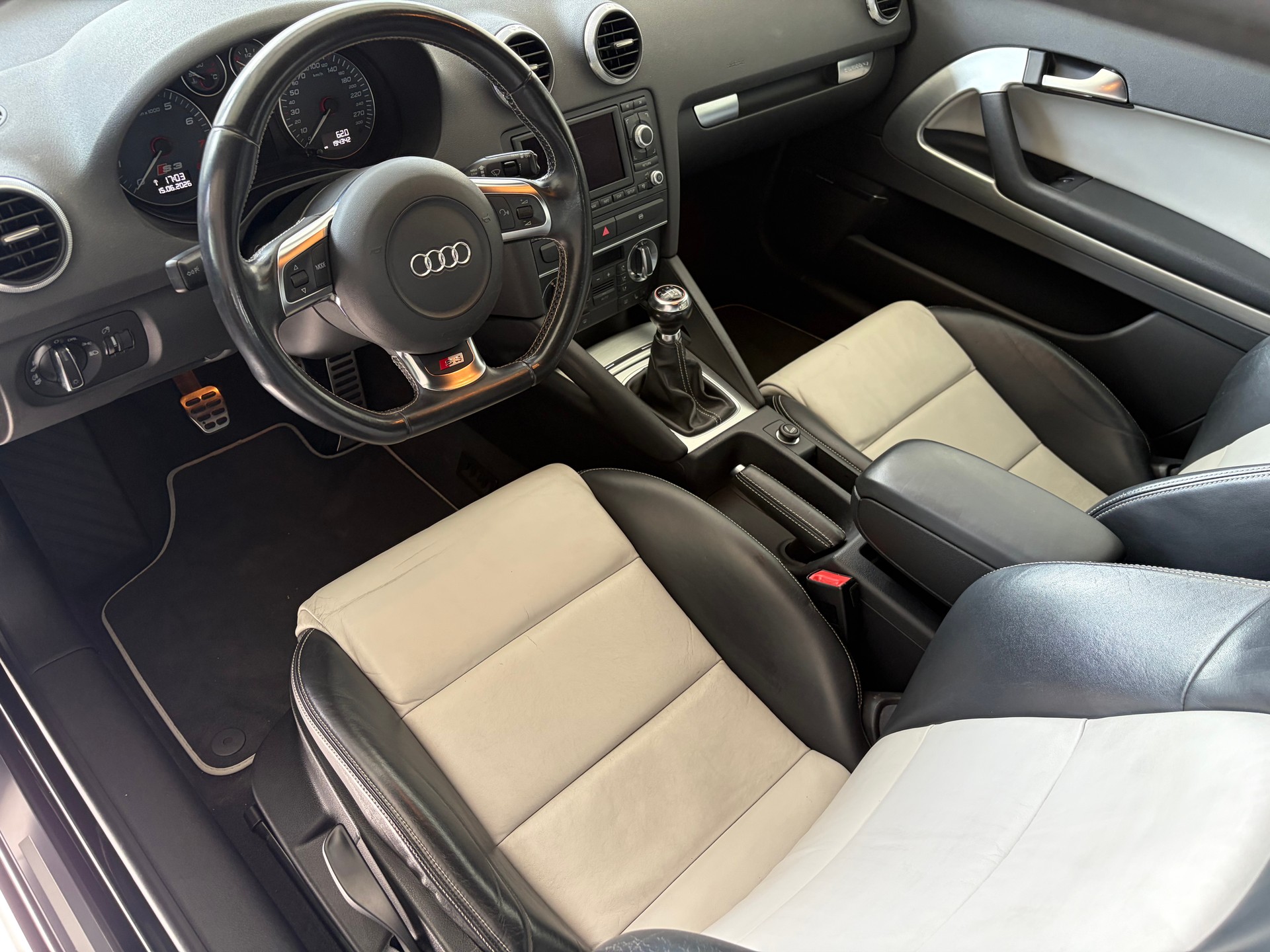 AUDI S3 2.0 TFSI quattro-image-14