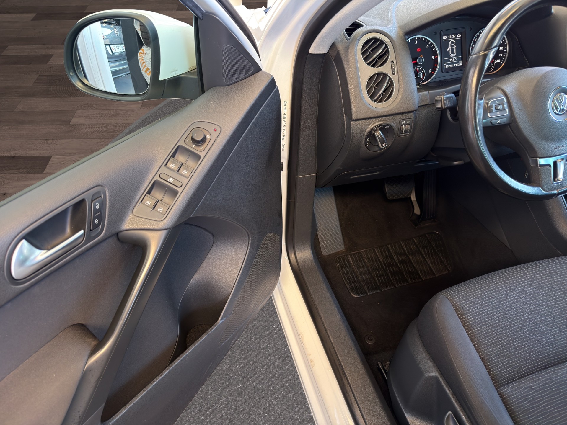 VW Tiguan 2.0 TDI BlueMotion Track&Field 4Motion DSG-image-19