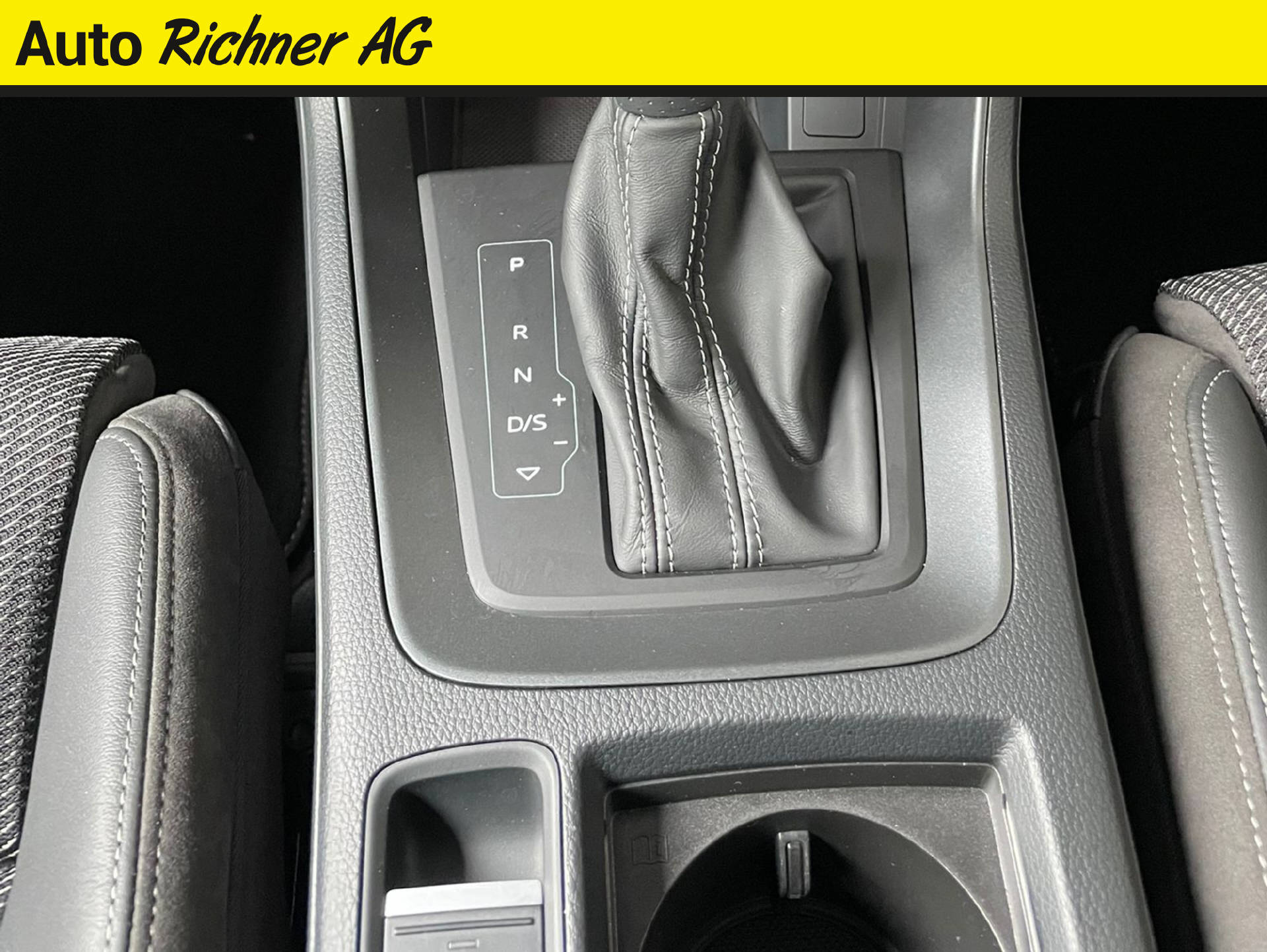 AUDI Q3 2.0 35 TDI S line quattro S-Tronic-image-9