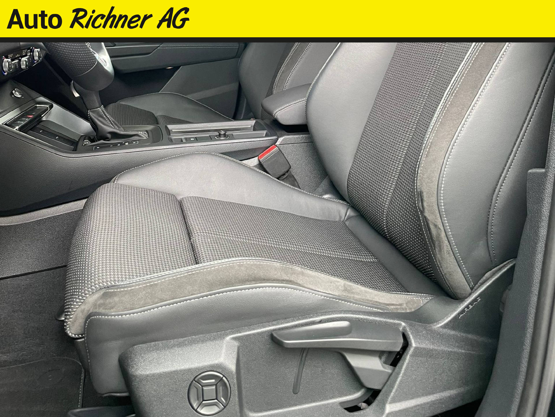 AUDI Q3 2.0 35 TDI S line quattro S-Tronic-image-5