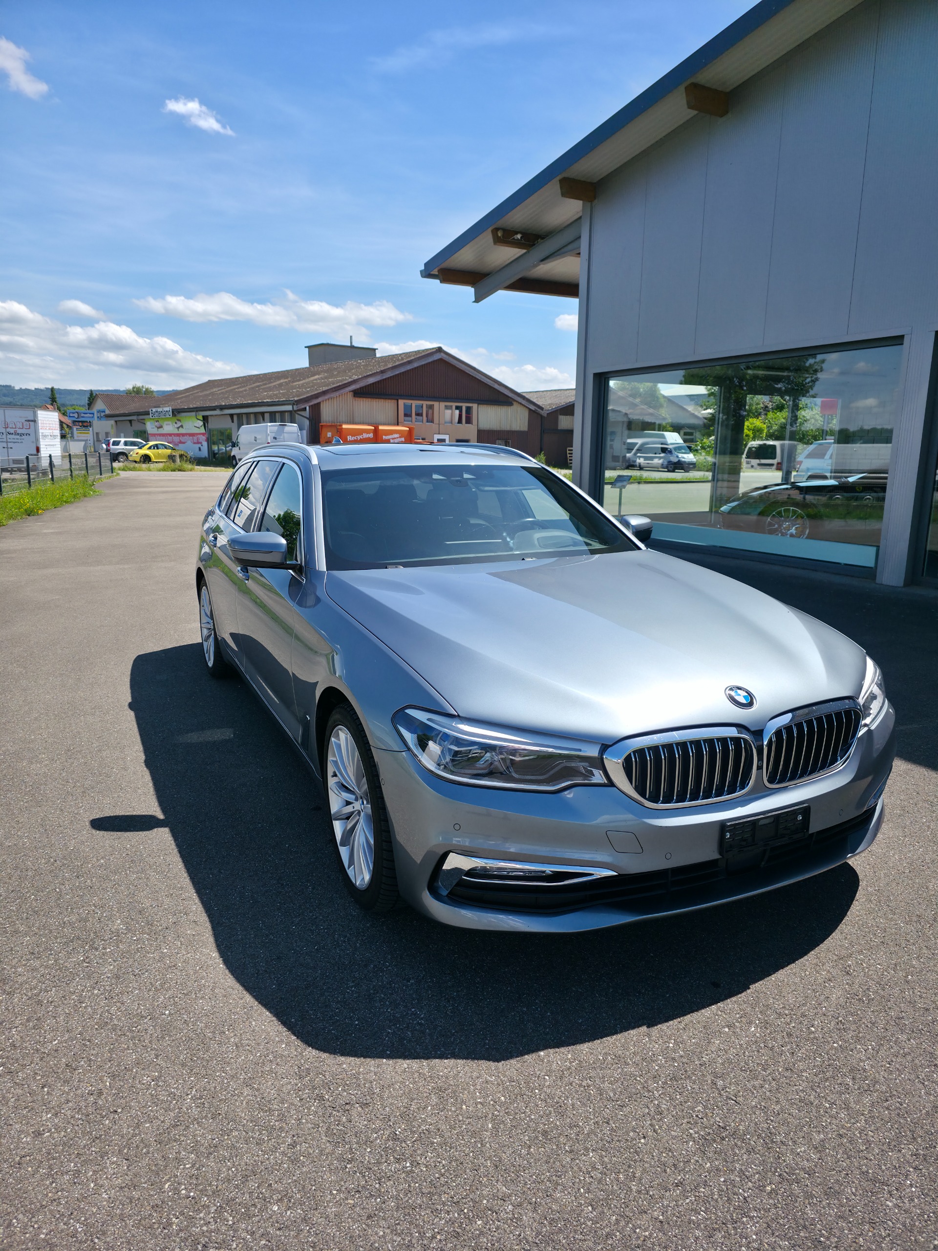 BMW BMW 540i xDrive Touring Luxury Line Steptronic-image-0