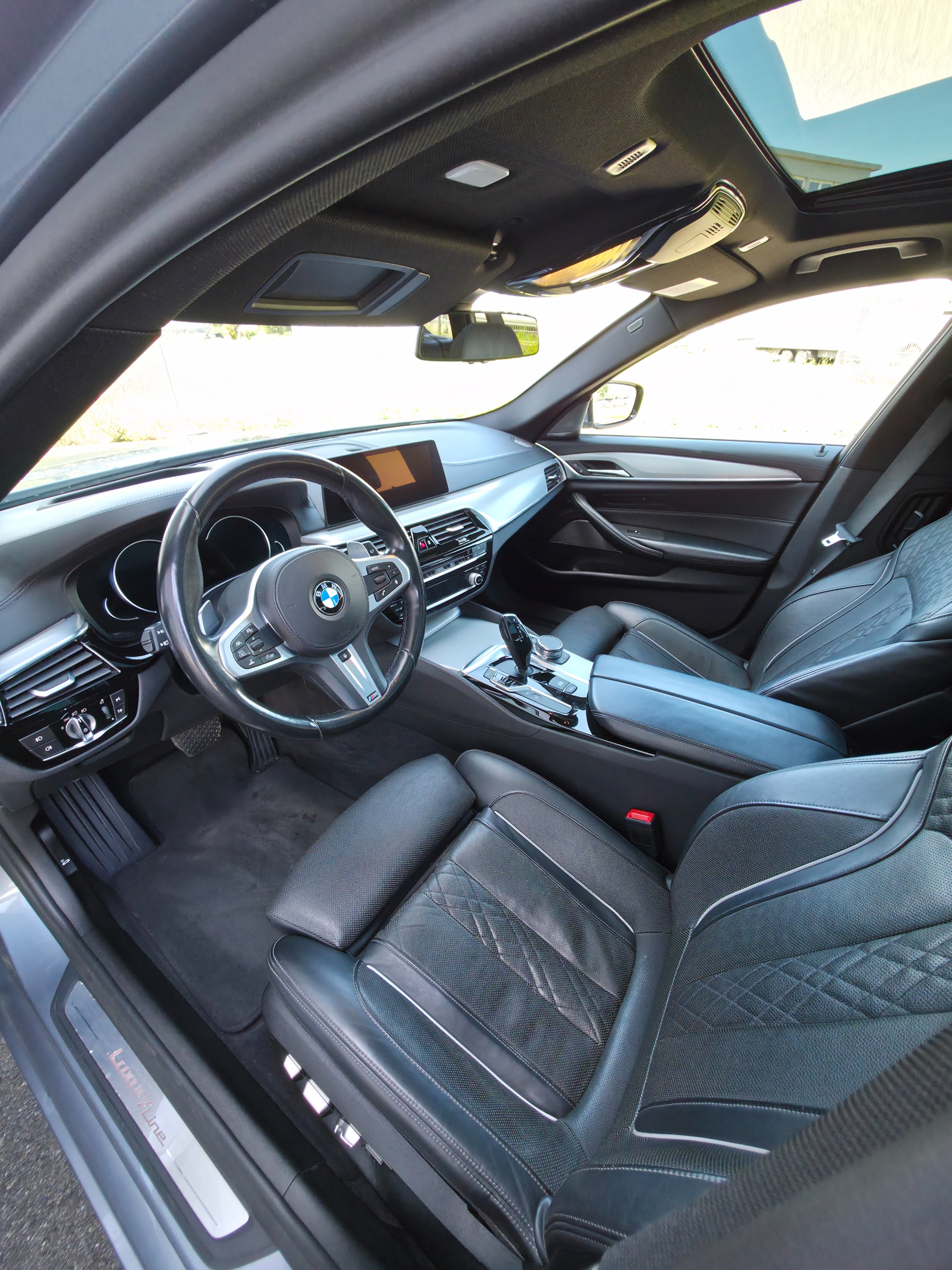 BMW BMW 540i xDrive Touring Luxury Line Steptronic-image-4