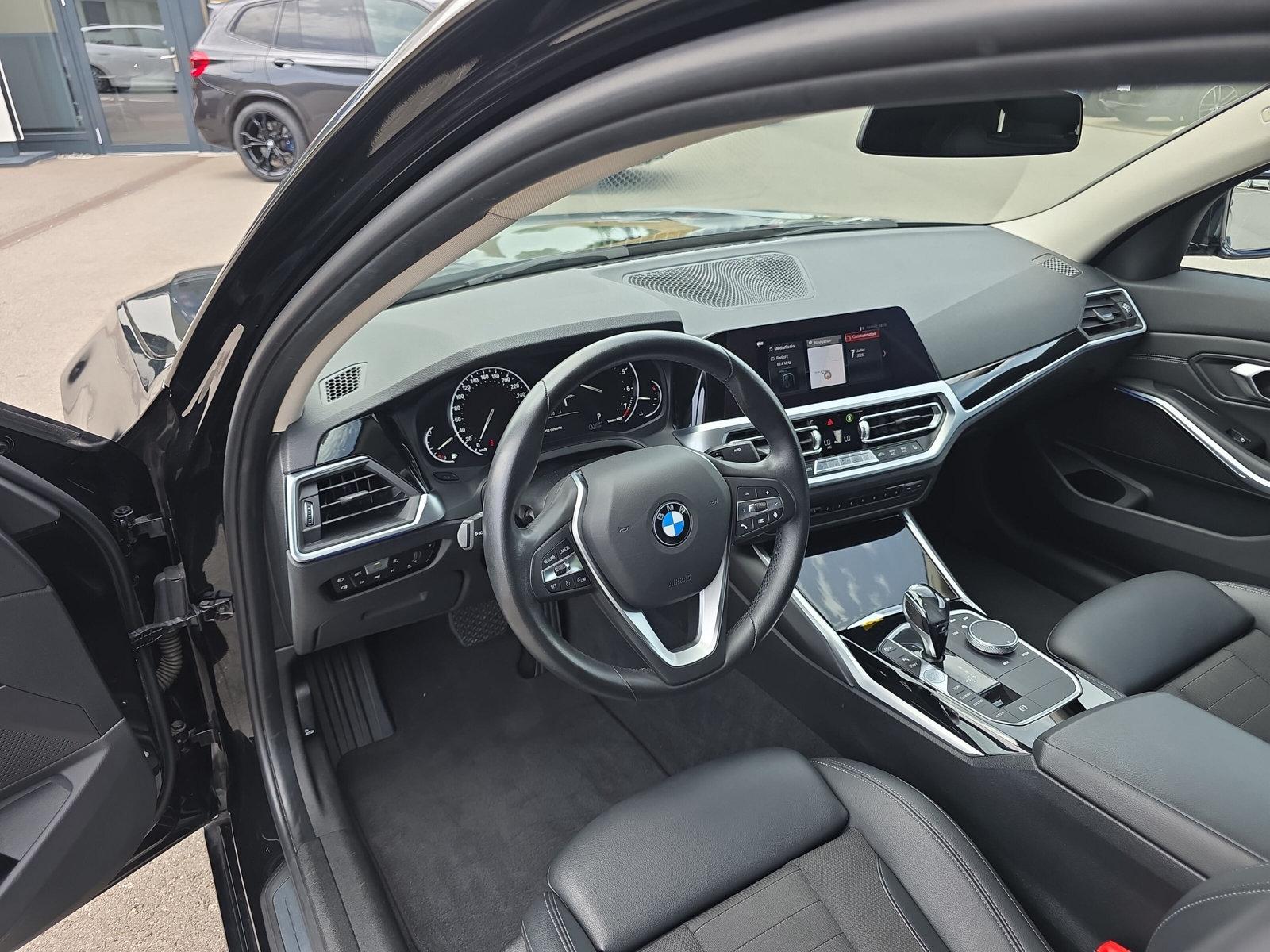 BMW 320i Sport Line G20-image-25