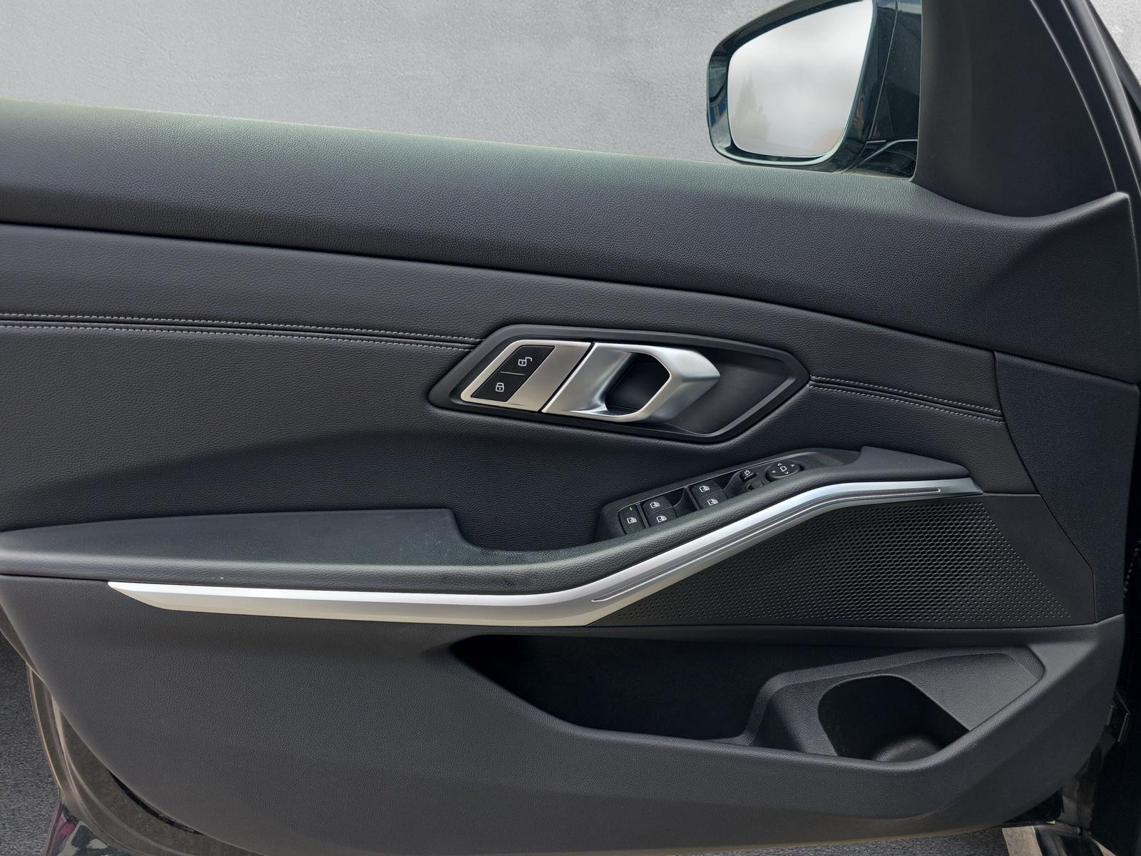 BMW 320i Sport Line G20-image-21