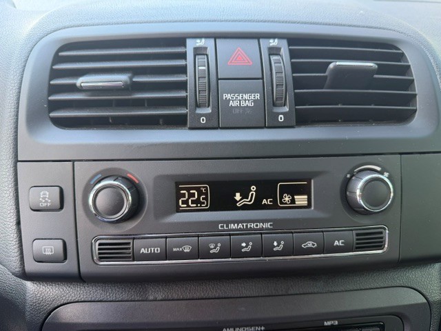 SKODA Fabia 1.2 TSI Ambiente-image-8