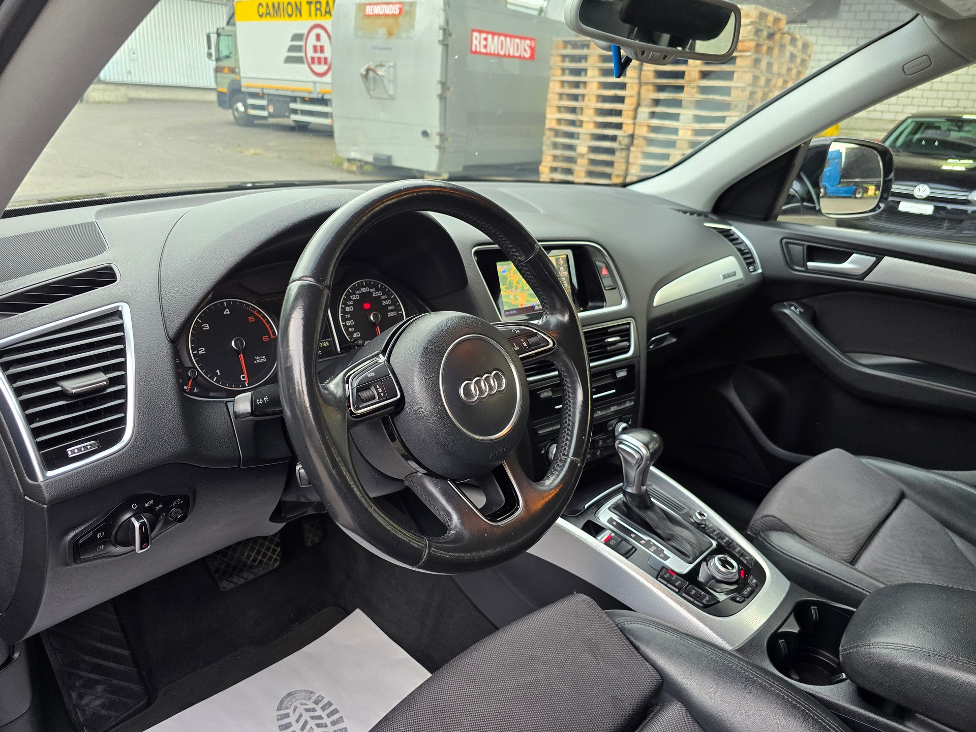 AUDI Q5 2.0 TDI quattro S-tronic-image-10