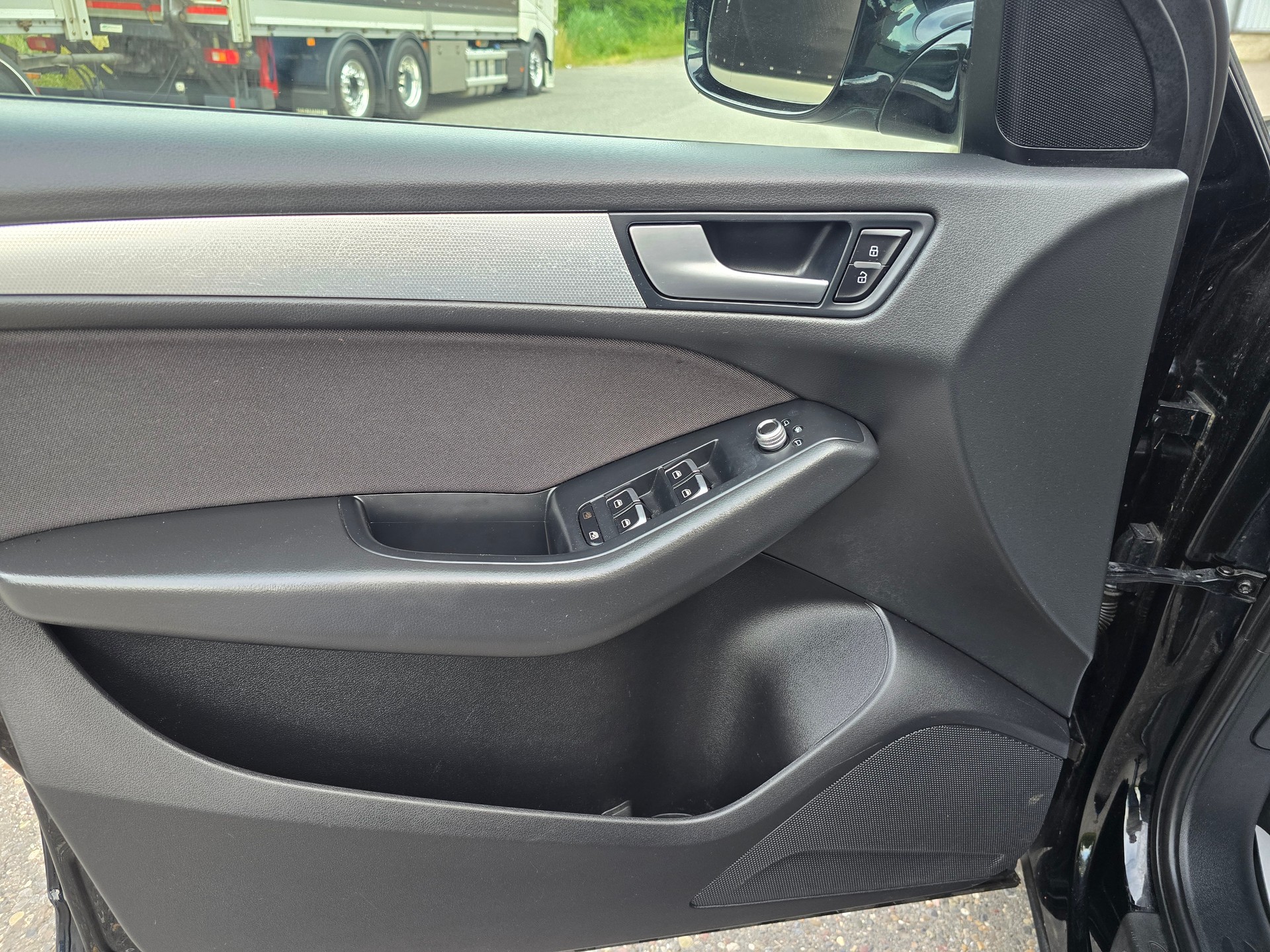 AUDI Q5 2.0 TDI quattro S-tronic-image-11