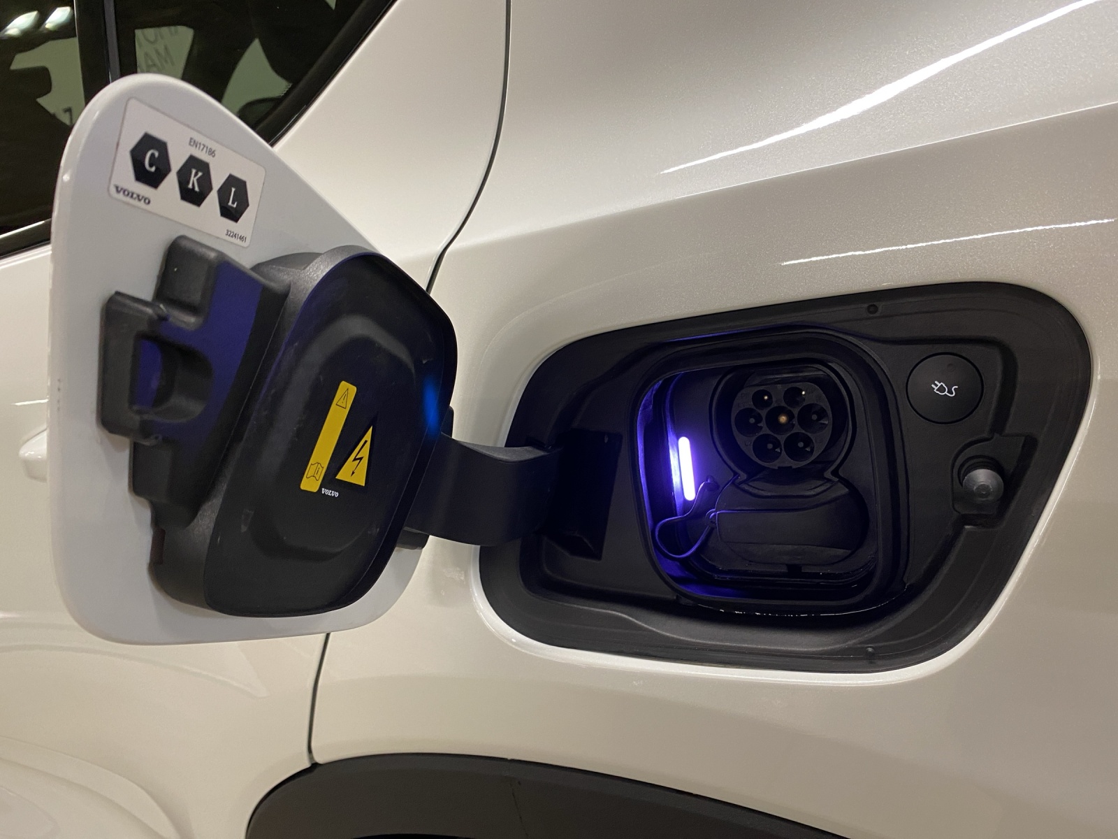 VOLVO C40 P8 Twin Recharge AWD-image-17