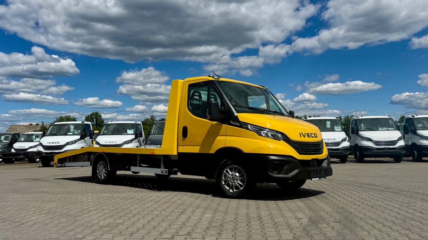IVECO 35 S 18H A8 Autotransporter-image-0