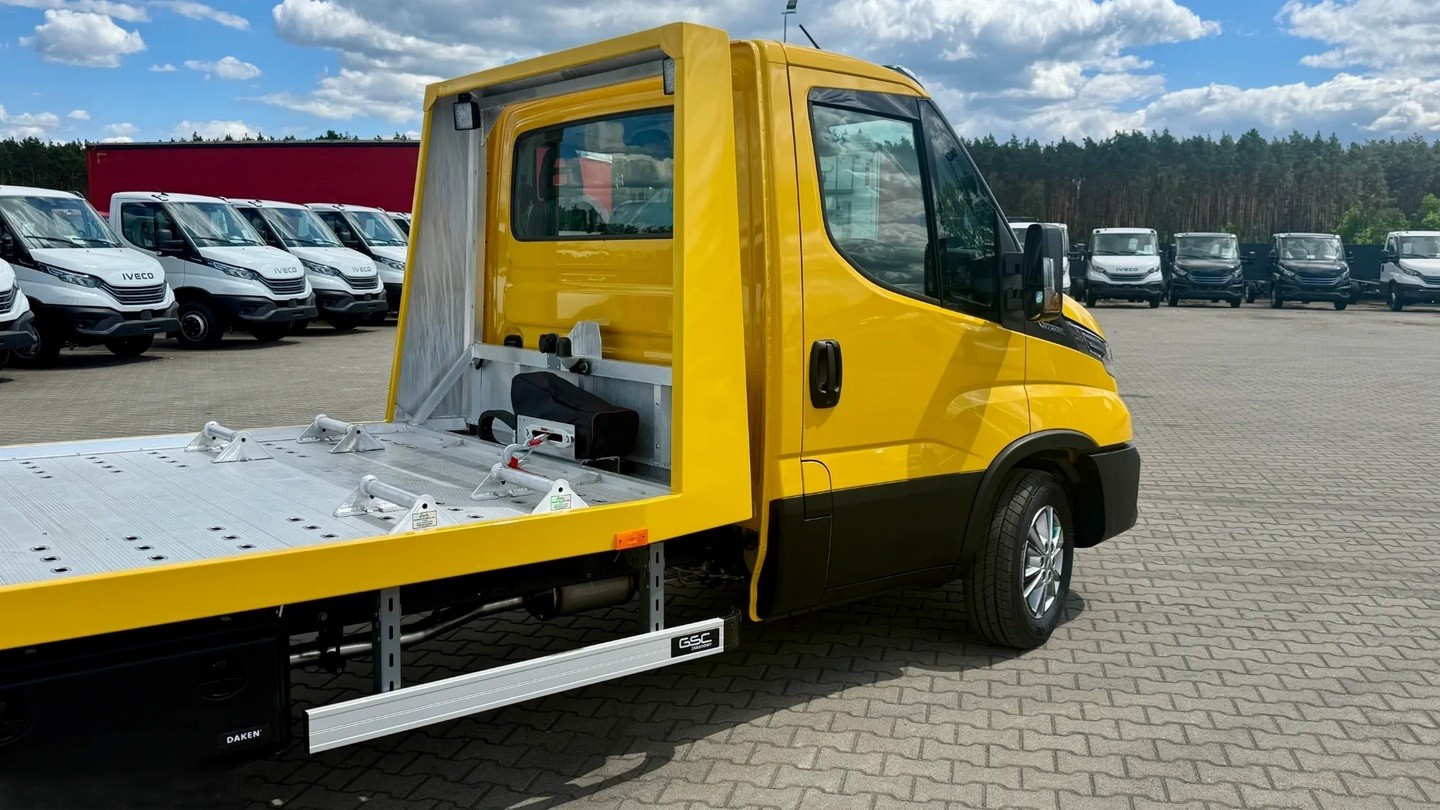IVECO 35 S 18H A8 Autotransporter-image-2