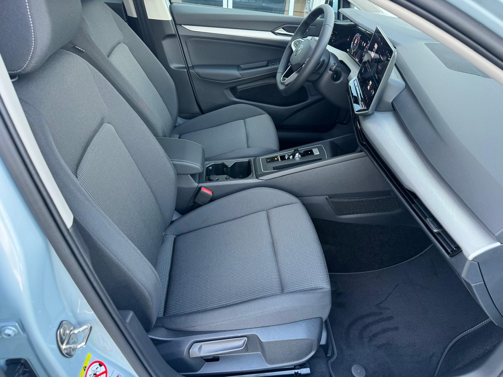 VW Golf 1.5 e TSI mHEV Value DSG-image-2